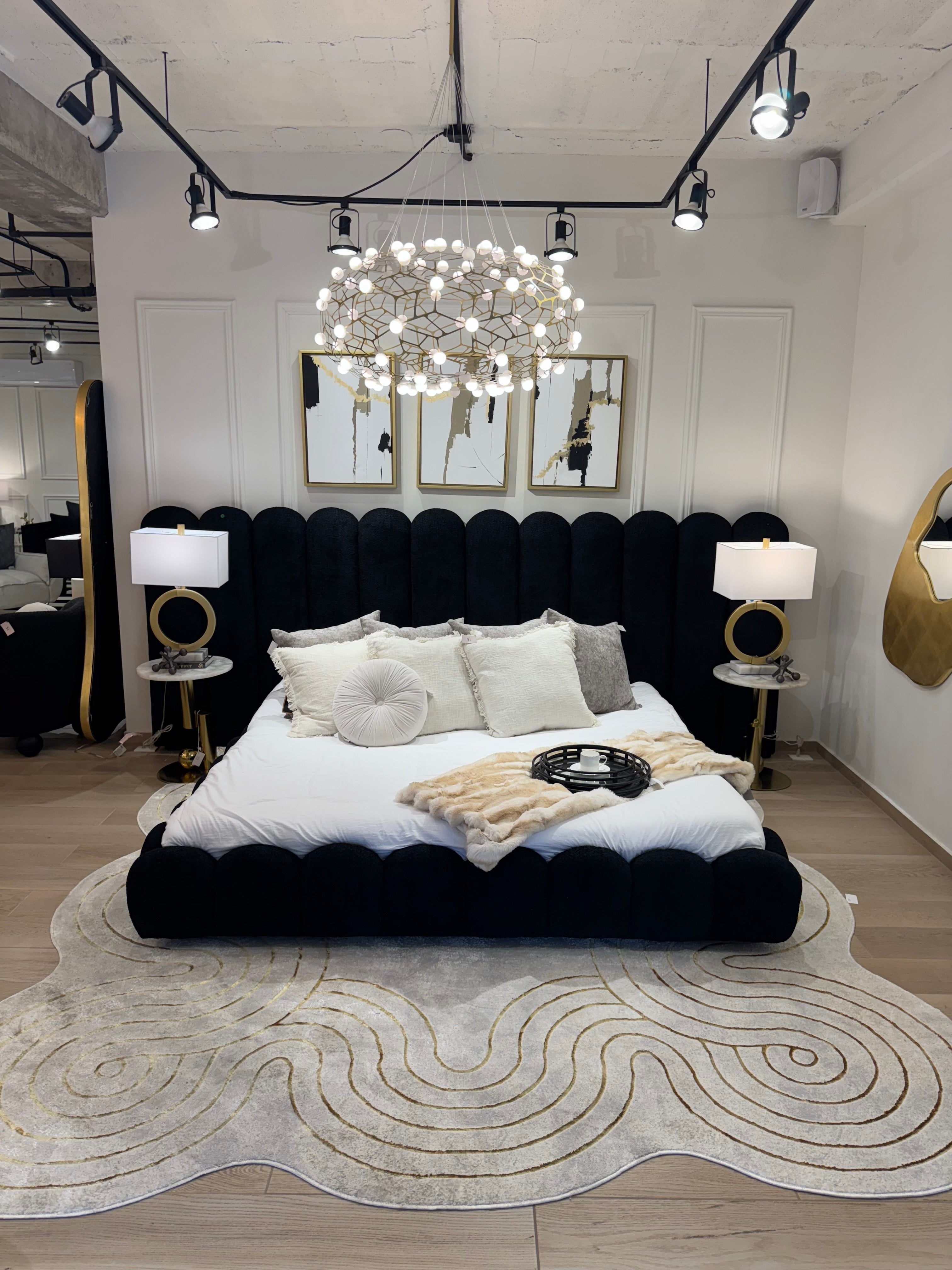 Chic cream Rug with Metallic Gold Accents – Designer Geometric Edge Style - Z325B (POL801)