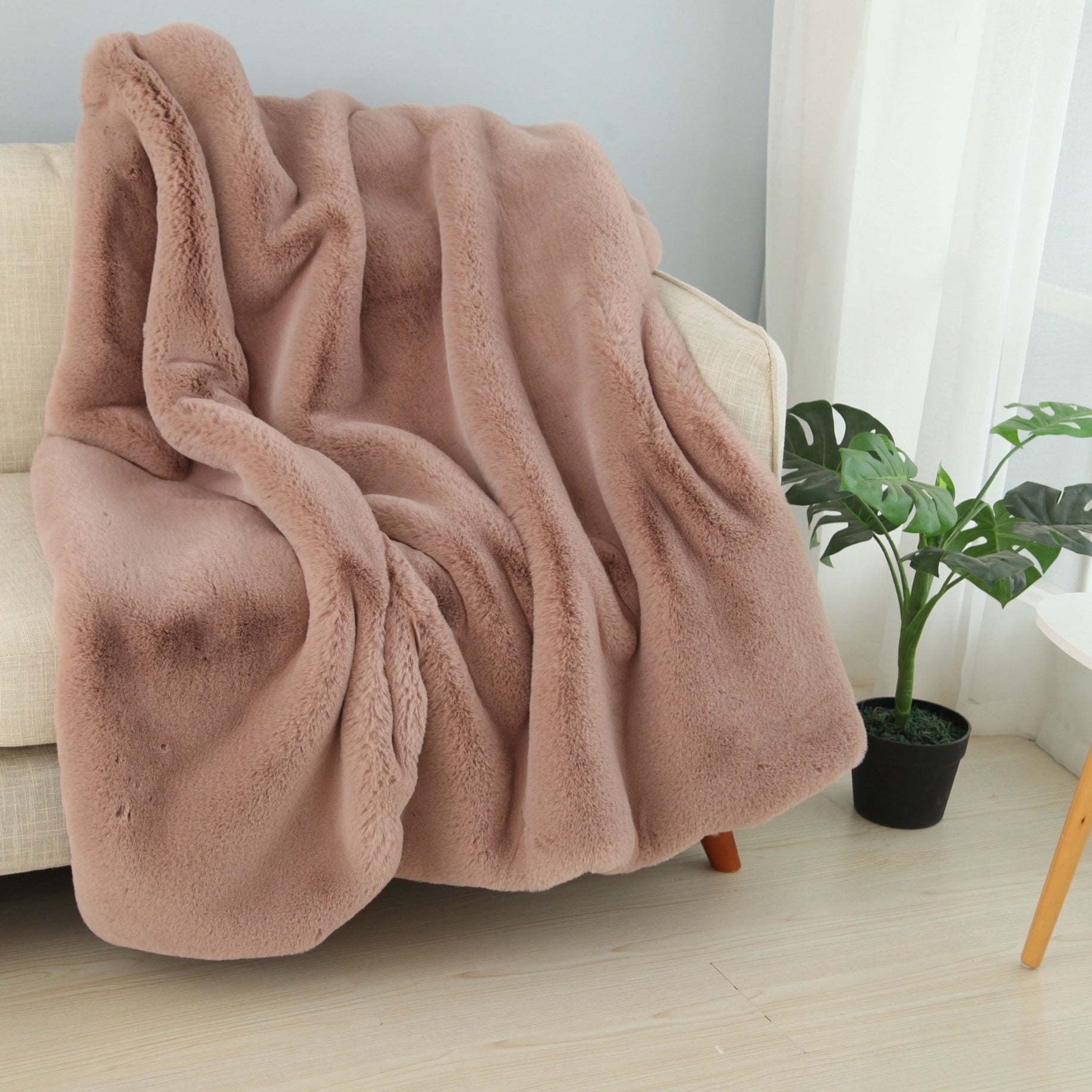 Soft Cozy Faux Fur Blanket/ Coverlet/ Bedspread/ Throw/ Bedcover/ Quilt