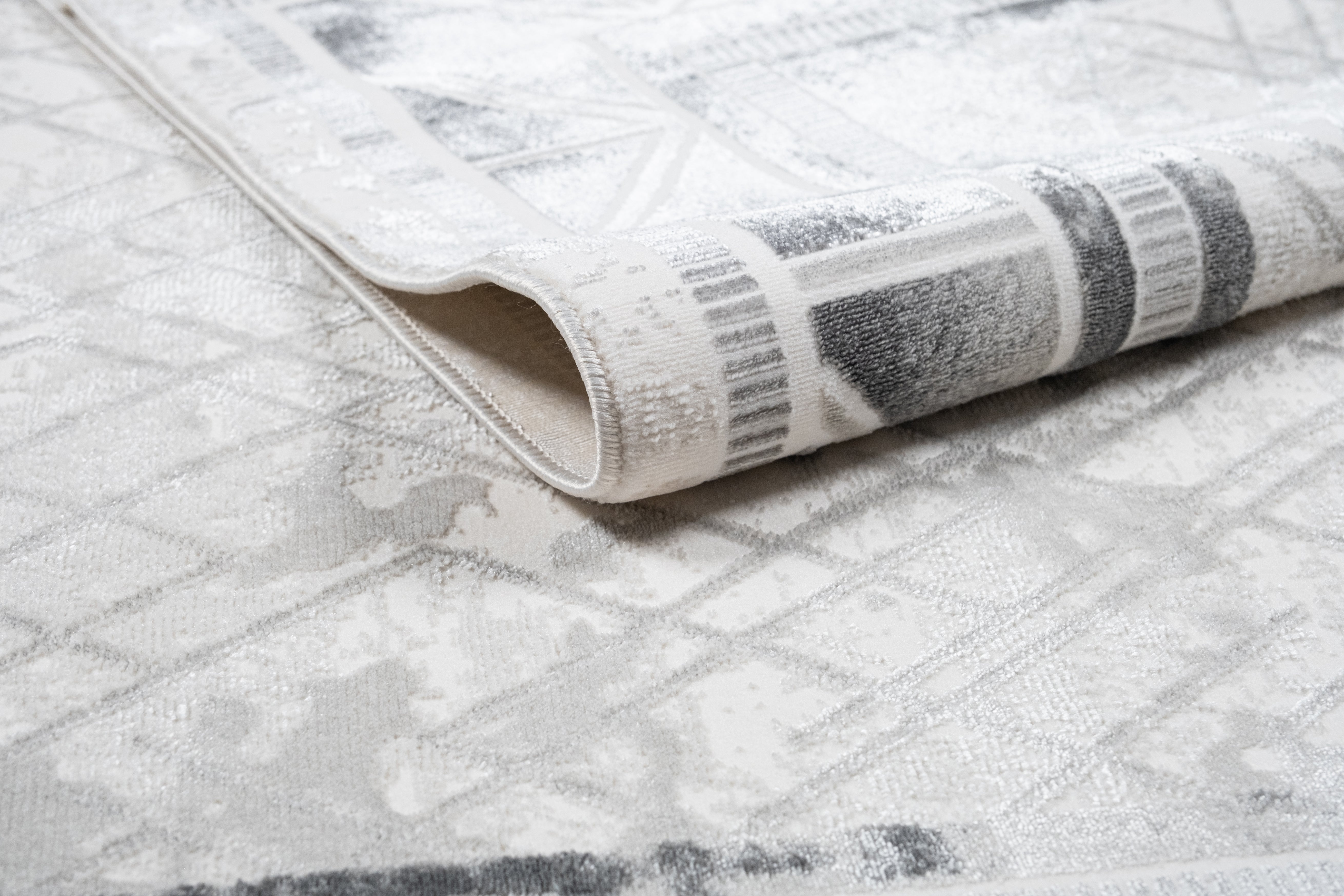 Jade 45 Dark Grey / Cream