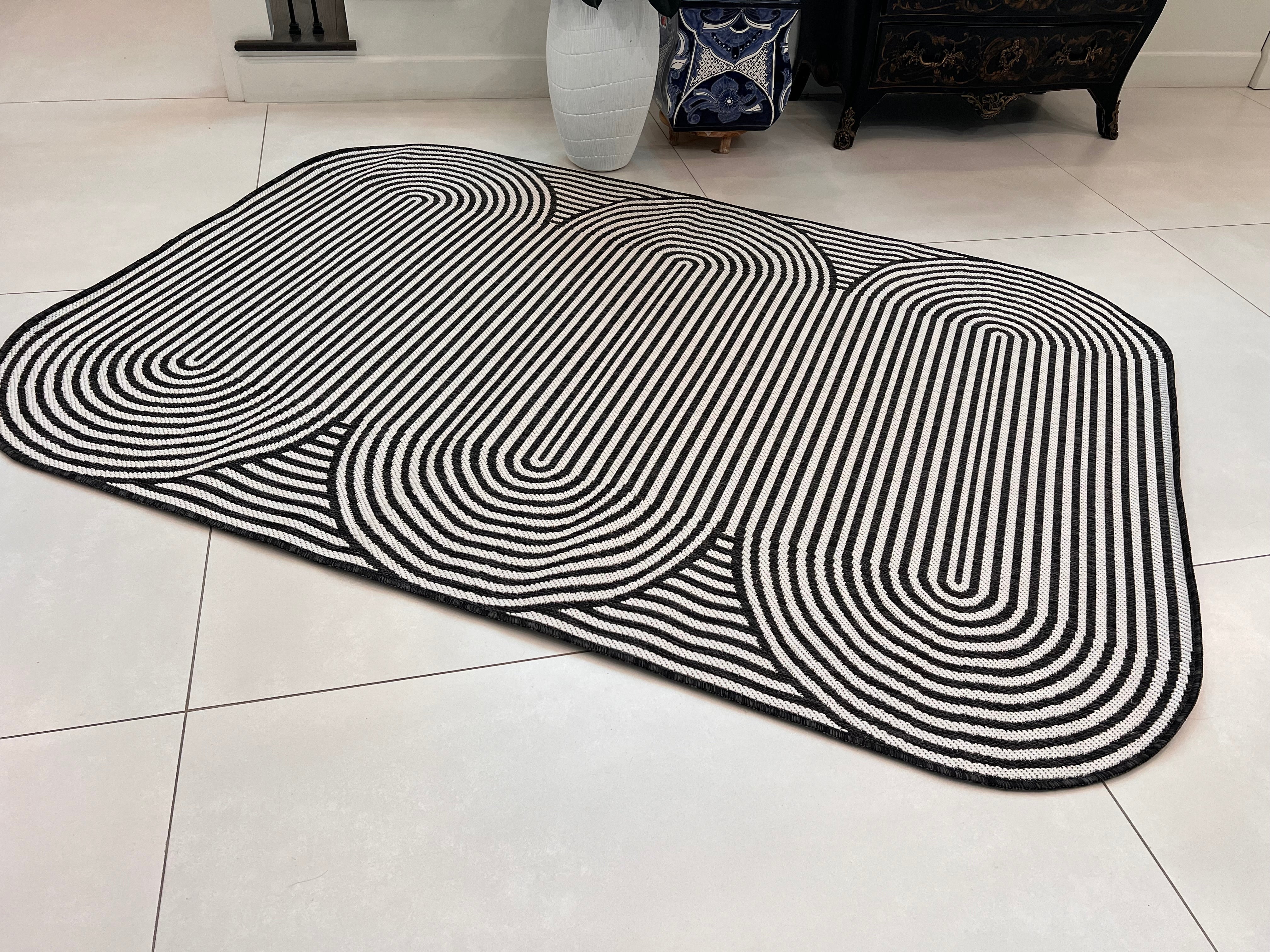 Black & Ivory Geometric Indoor/Outdoor Rug with Organic Live Edge.