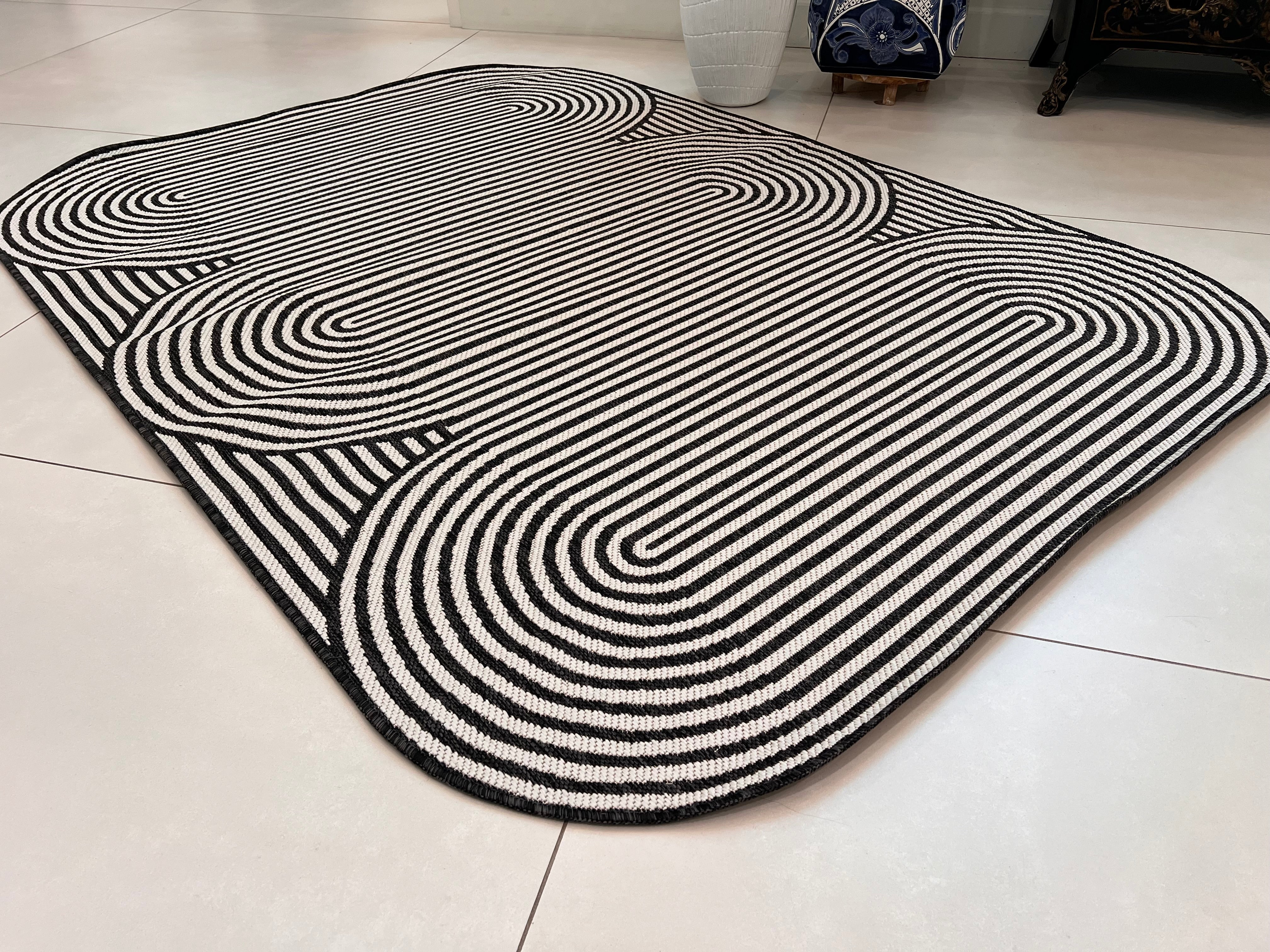 Black & Ivory Geometric Indoor/Outdoor Rug with Organic Live Edge.