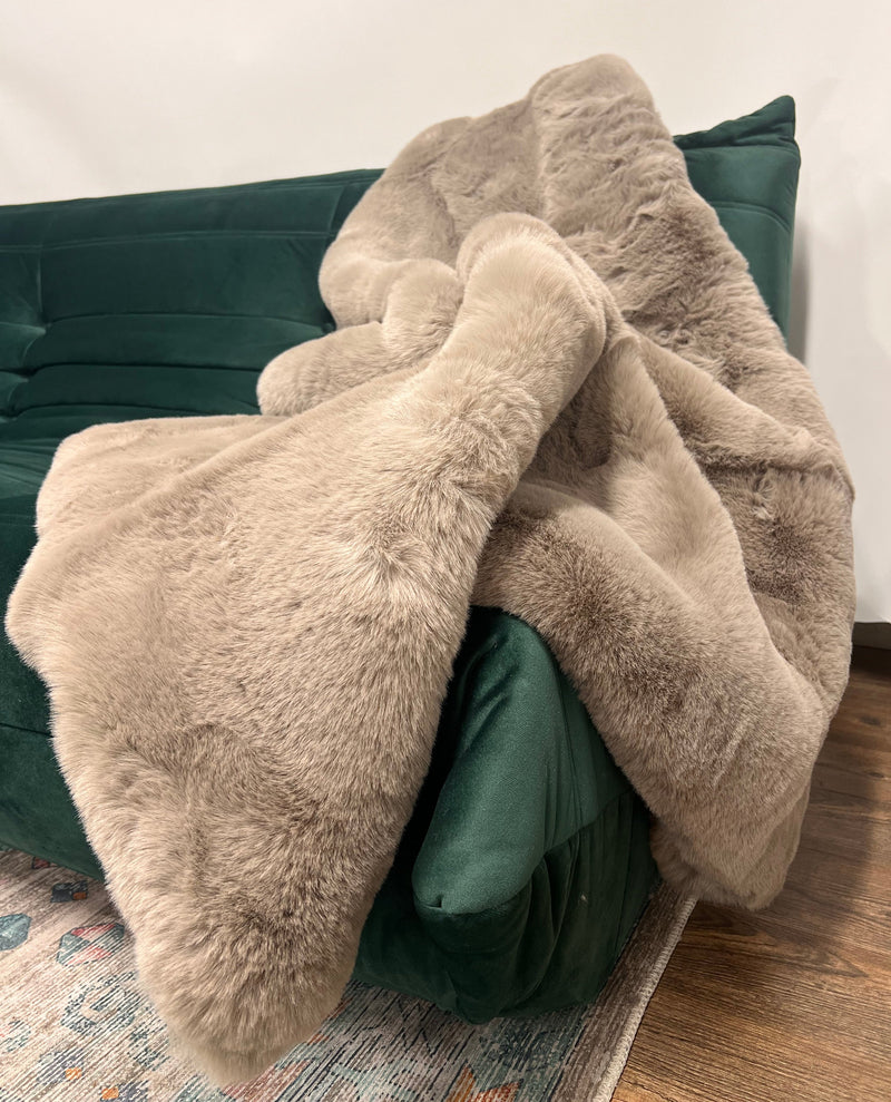 Luxe Cozy Mocha Chinchilla Faux Fur Throw Blanket – Ultra-Soft Plush Bedspread