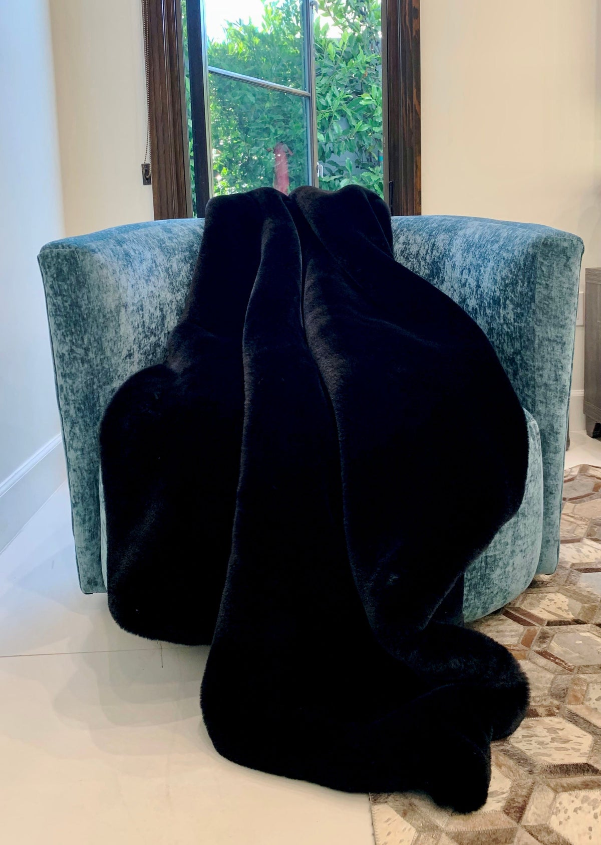 Black Chinchilla Faux Fur Throw Blanket, Ultra-Soft Plush