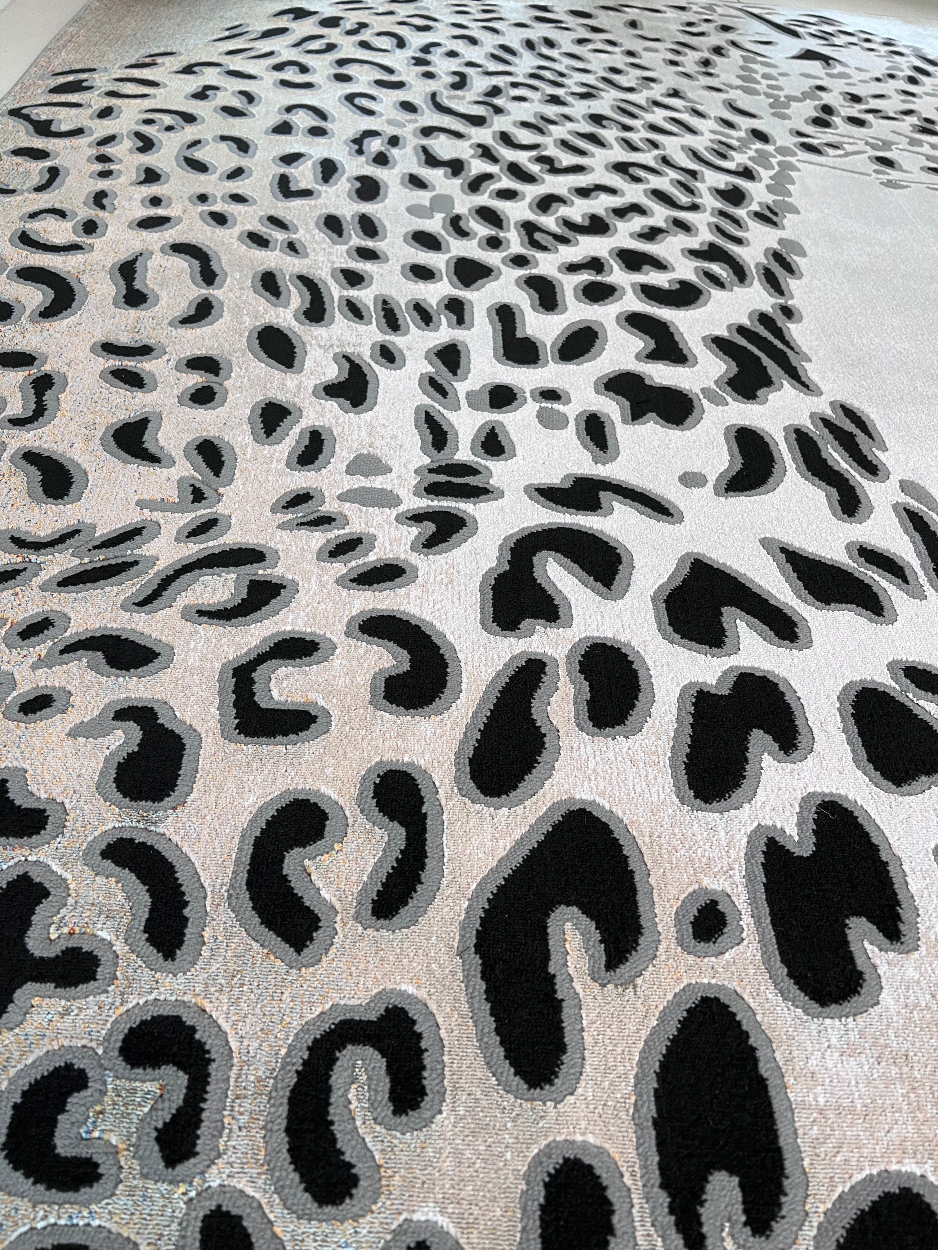 Transformative Shifting Hues: Foldable Flat Weave Area Rug for Dynamic Interiors