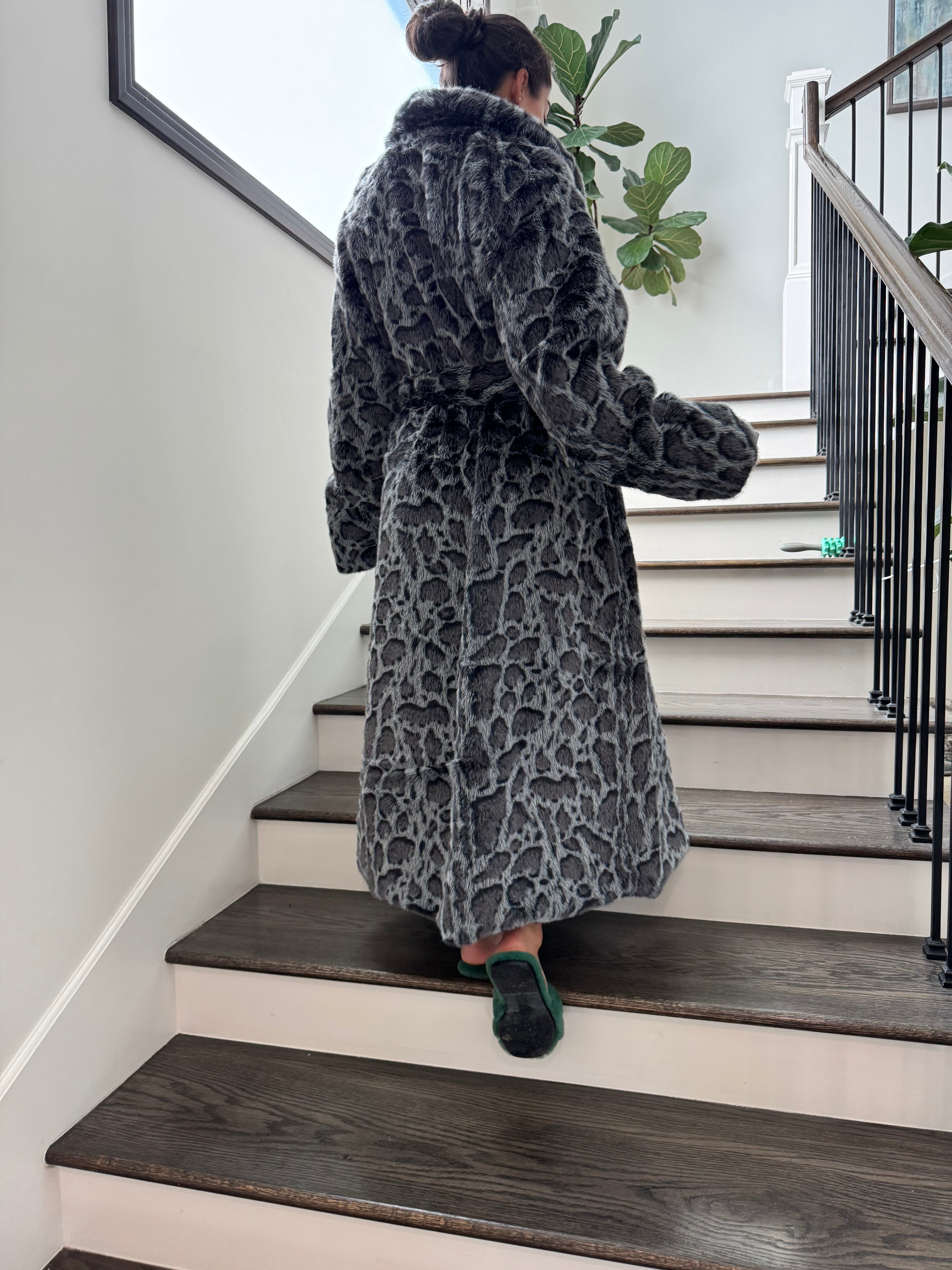 Elegant Luxurious Soft Faux Mink Robe – Indoor/Outdoor Wear, Unisex - MINKO 12 Black Leopard