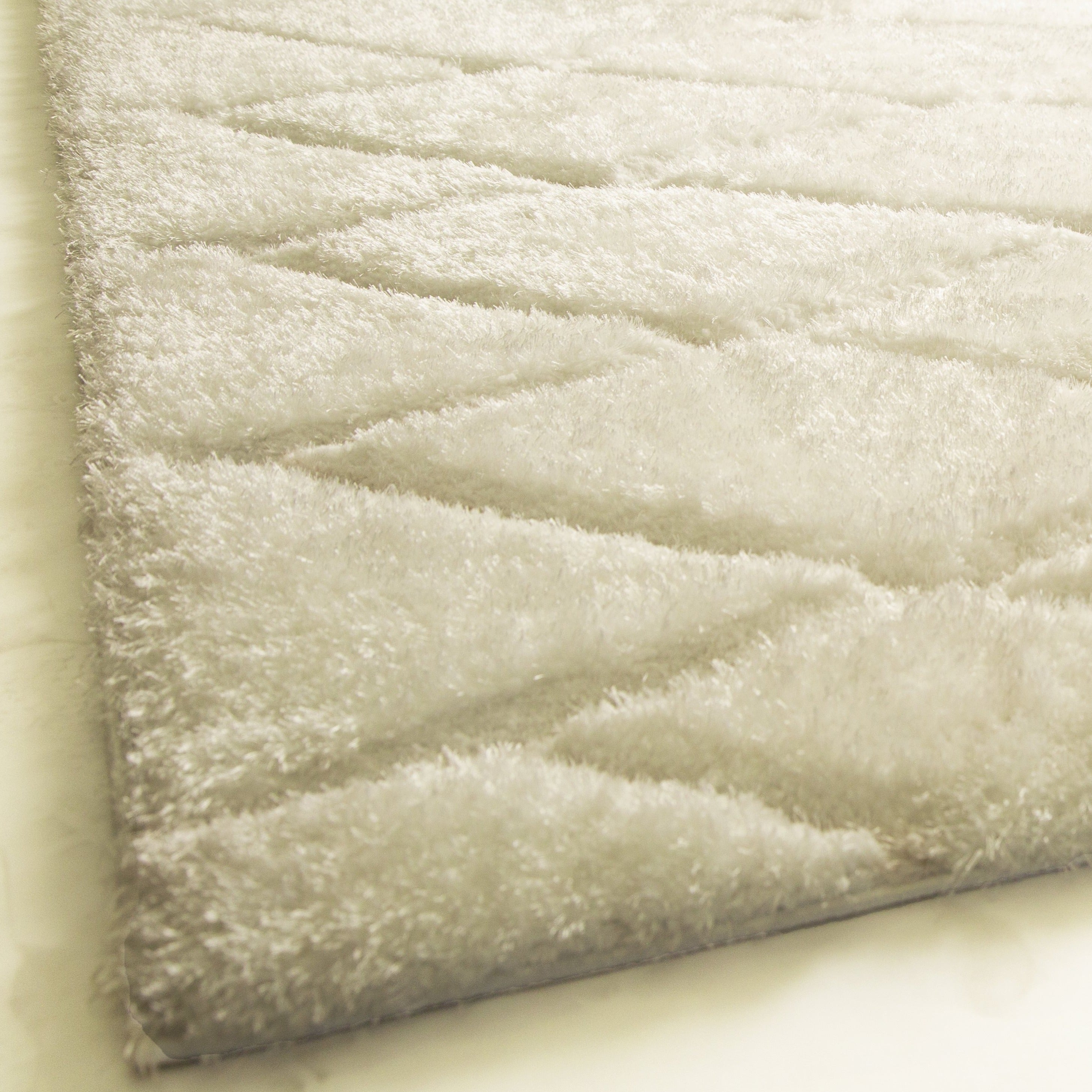 White/Black Modern Shag Area Rug/Carpet | Style# SR-722 - Crafted from 100% Polyester, Plush Fluffy Shine 3D Lines Design