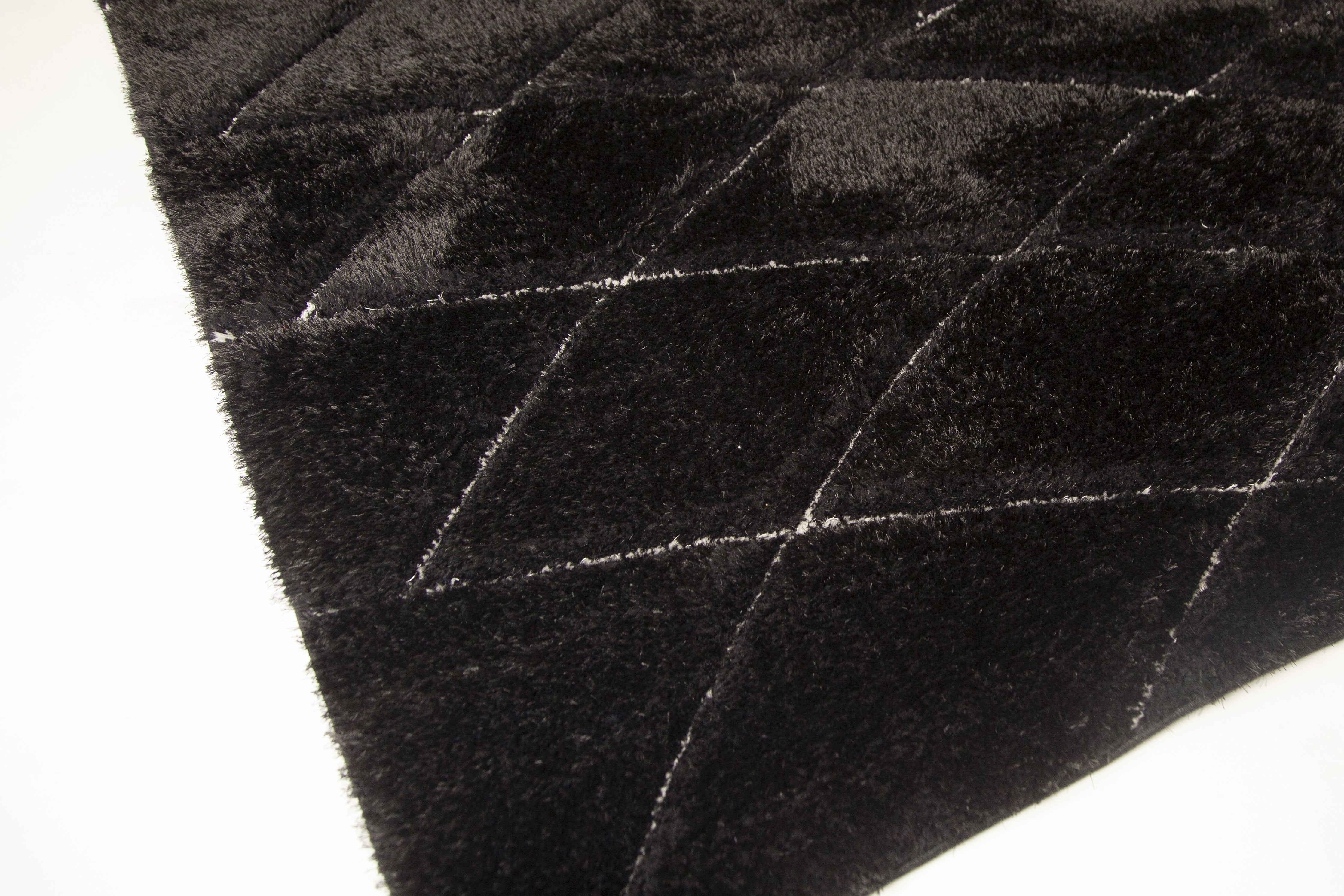 White/Black Modern Shag Area Rug/Carpet | Style# SR-722 - Crafted from 100% Polyester, Plush Fluffy Shine 3D Lines Design