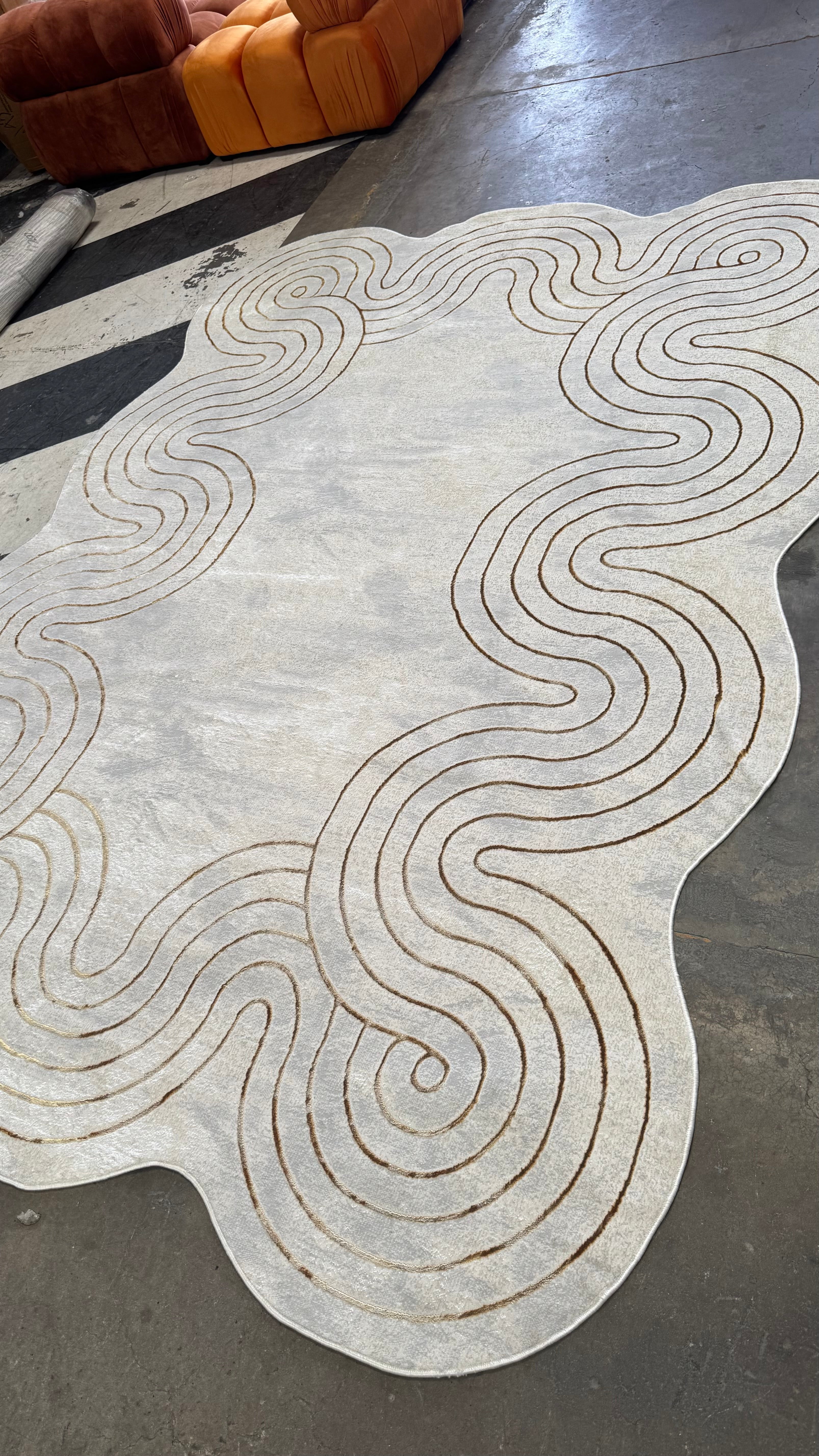Chic cream Rug with Metallic Gold Accents – Designer Geometric Edge Style - Z325B (POL801)