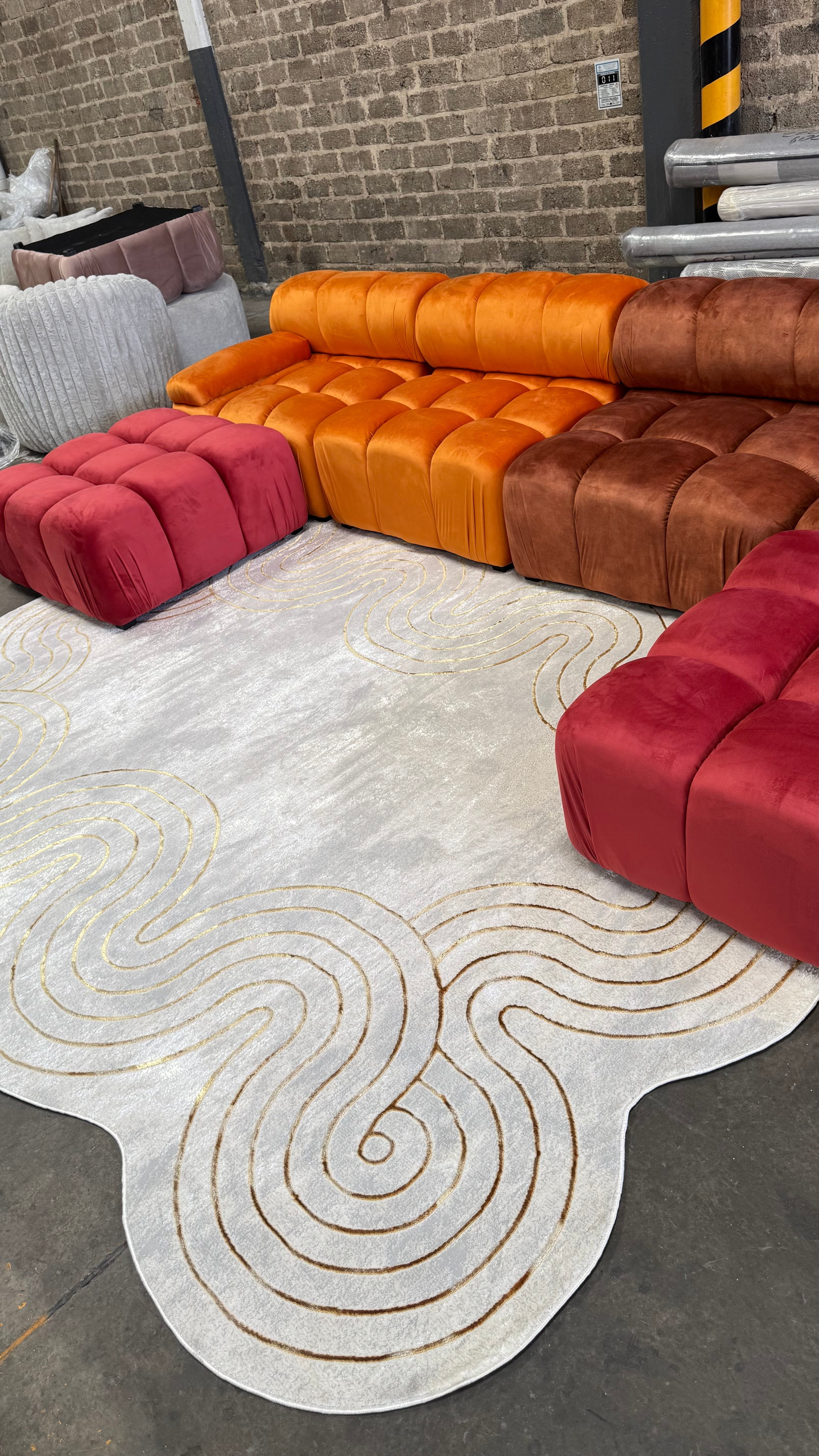 Chic cream Rug with Metallic Gold Accents – Designer Geometric Edge Style - Z325B (POL801)
