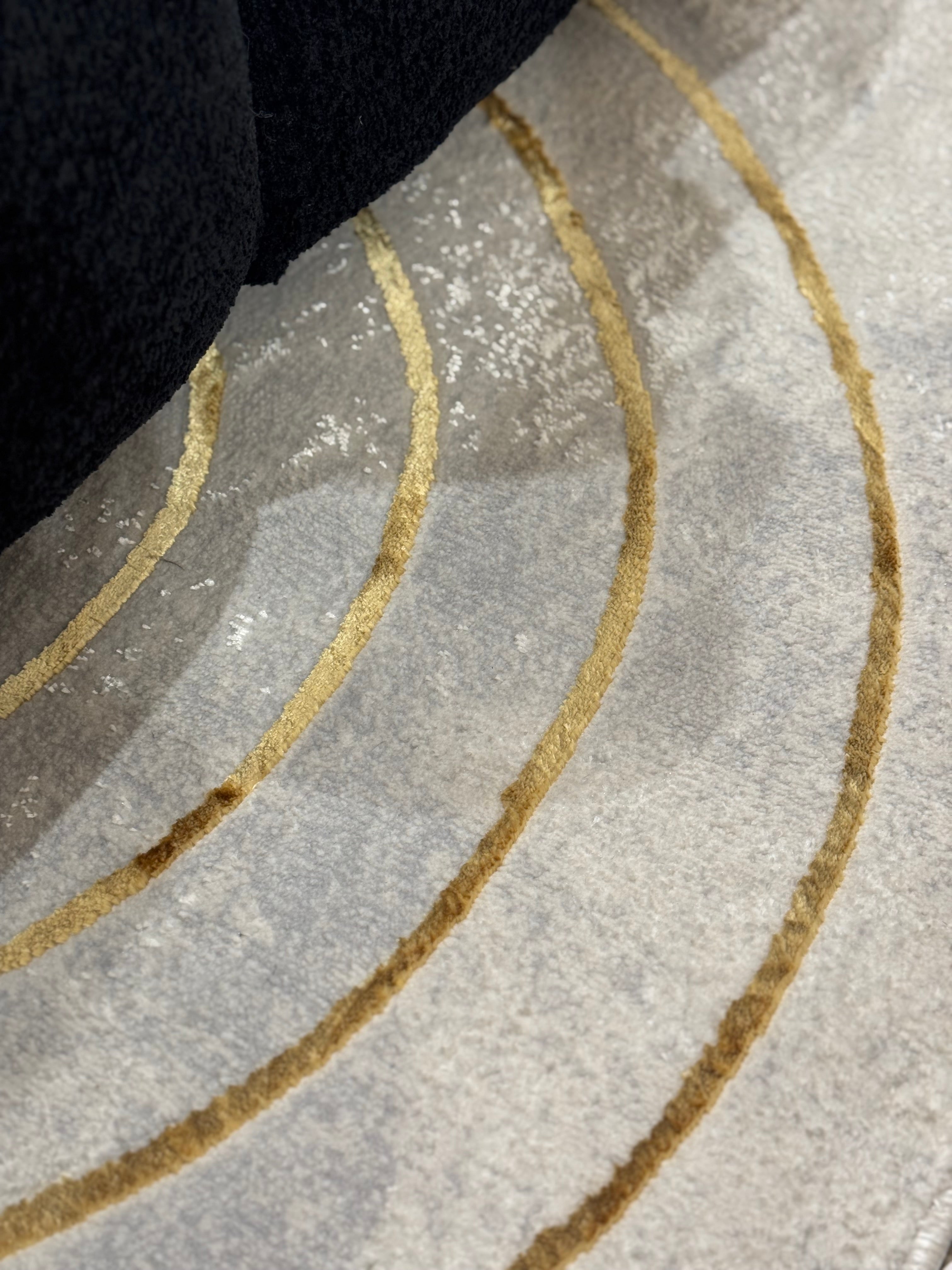 Chic cream Rug with Metallic Gold Accents – Designer Geometric Edge Style - Z325B (POL801)