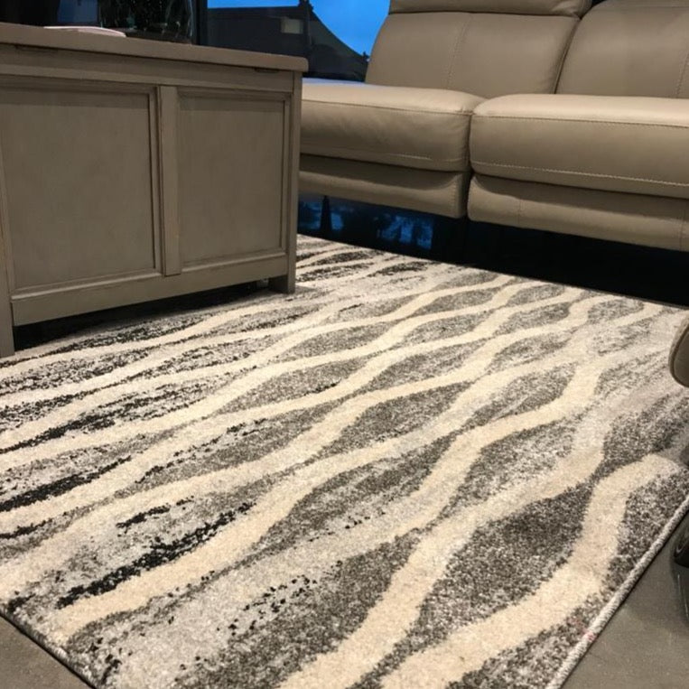 Plush Gray Tone Curve Design Area Rug/ Area Rug