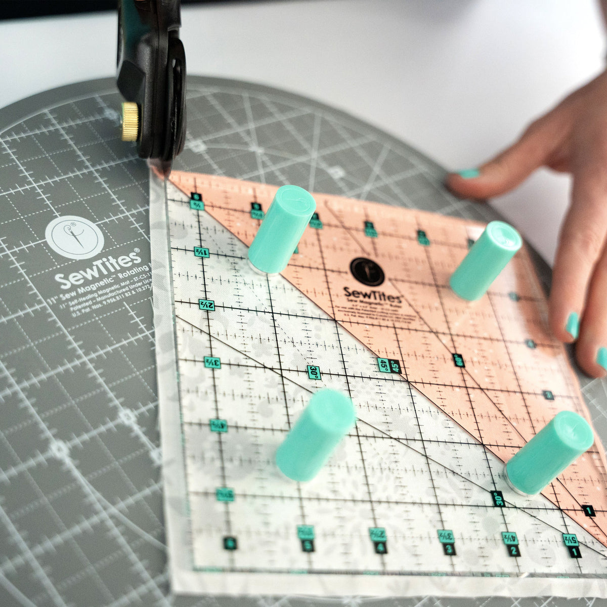 Sew Magnetic 11" Rotating Self-Healing Cutting Mat + 6 Boosters
