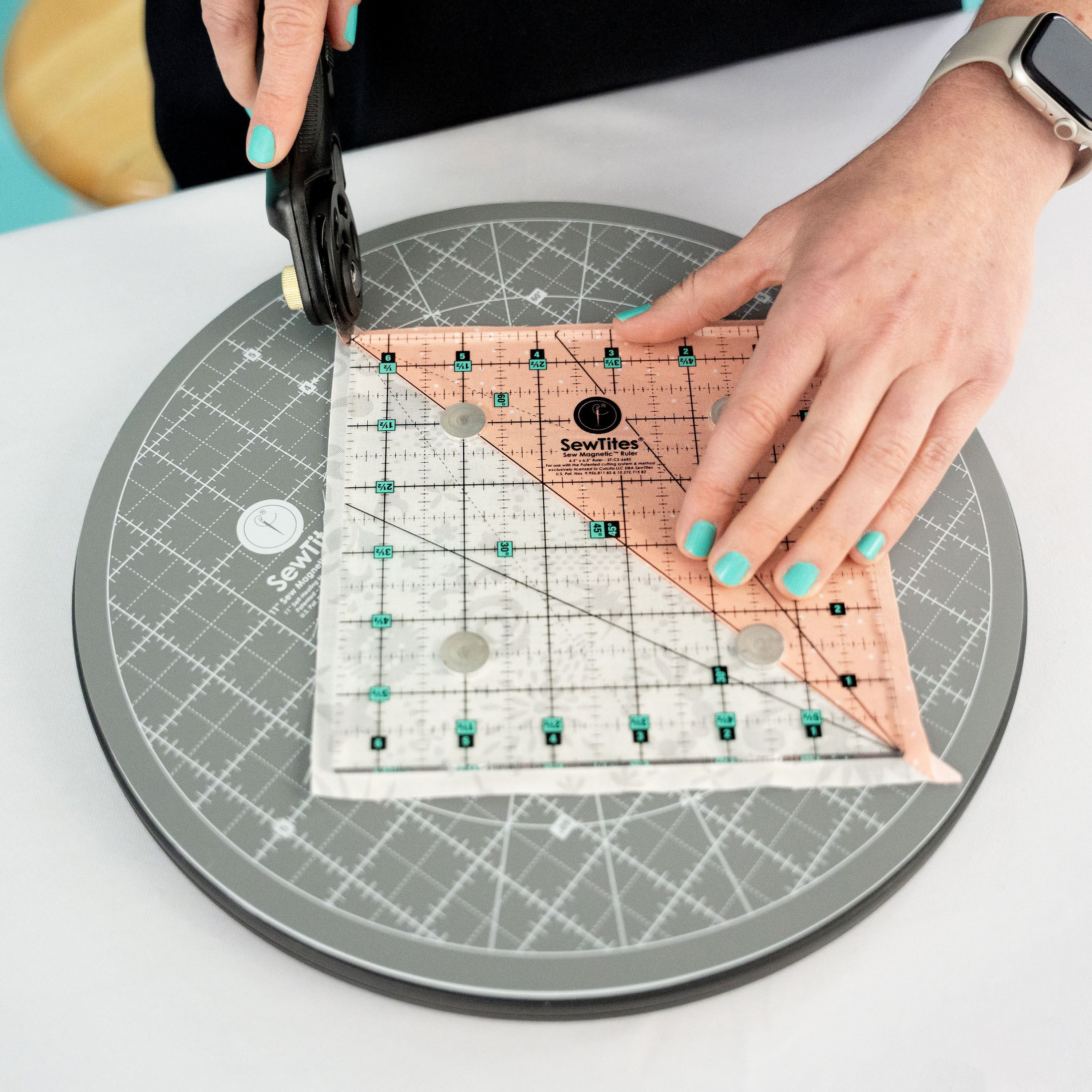 Sew Magnetic 11" Rotating Self-Healing Cutting Mat