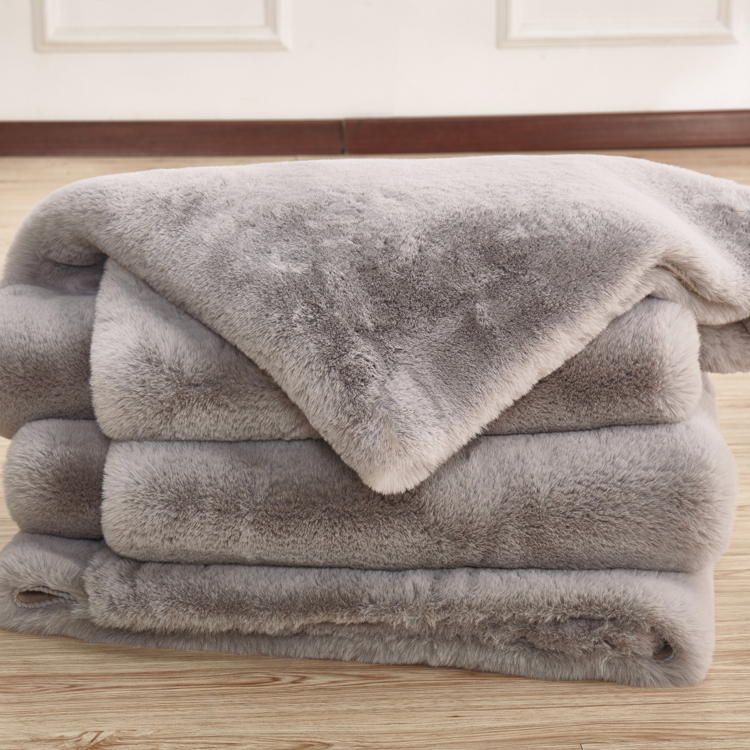 Soft Cozy Faux Fur Blanket/ Coverlet/ Bedspread/ Throw/ Bedcover/ Quilt