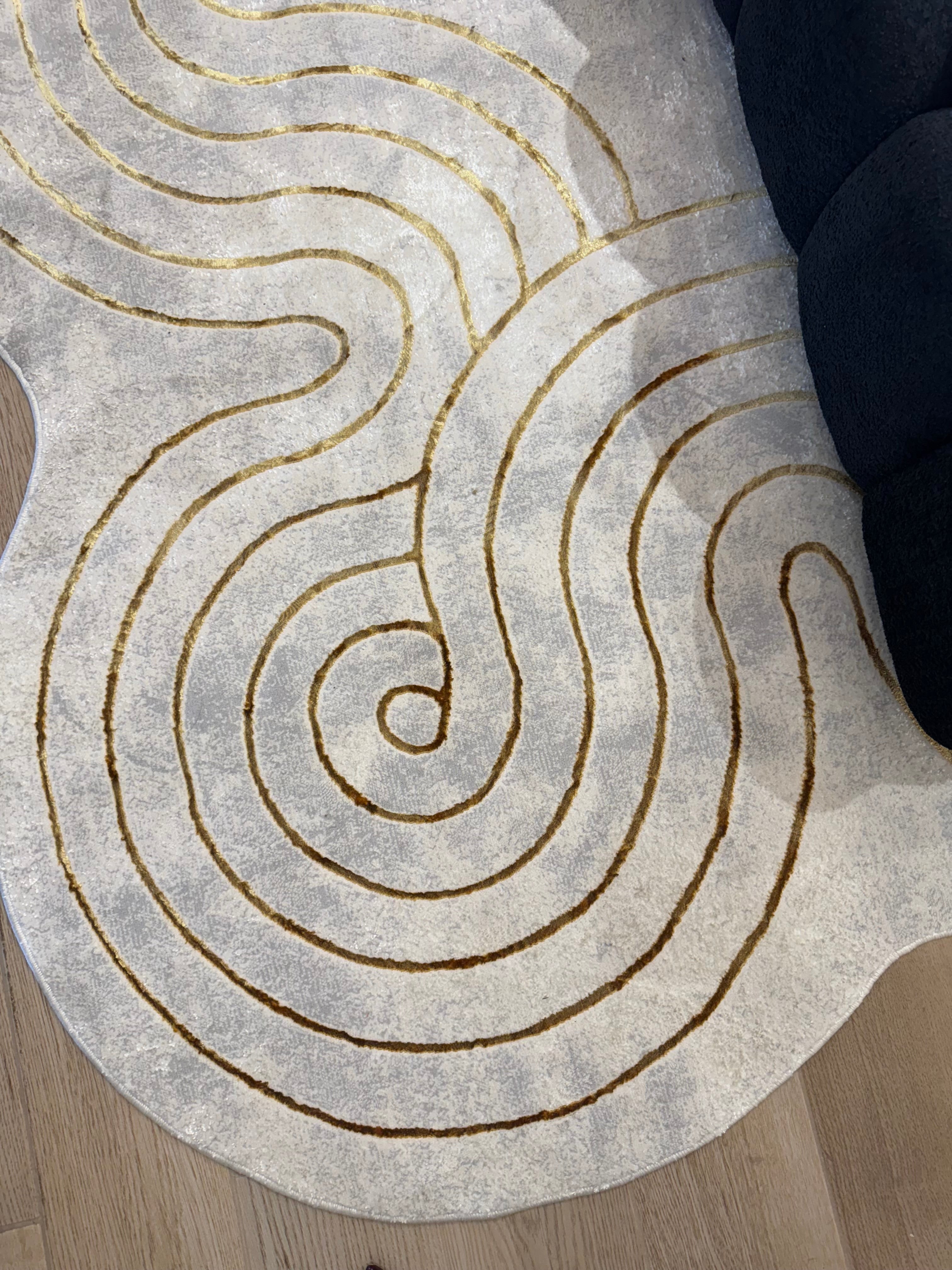 Chic cream Rug with Metallic Gold Accents – Designer Geometric Edge Style - Z325B (POL801)