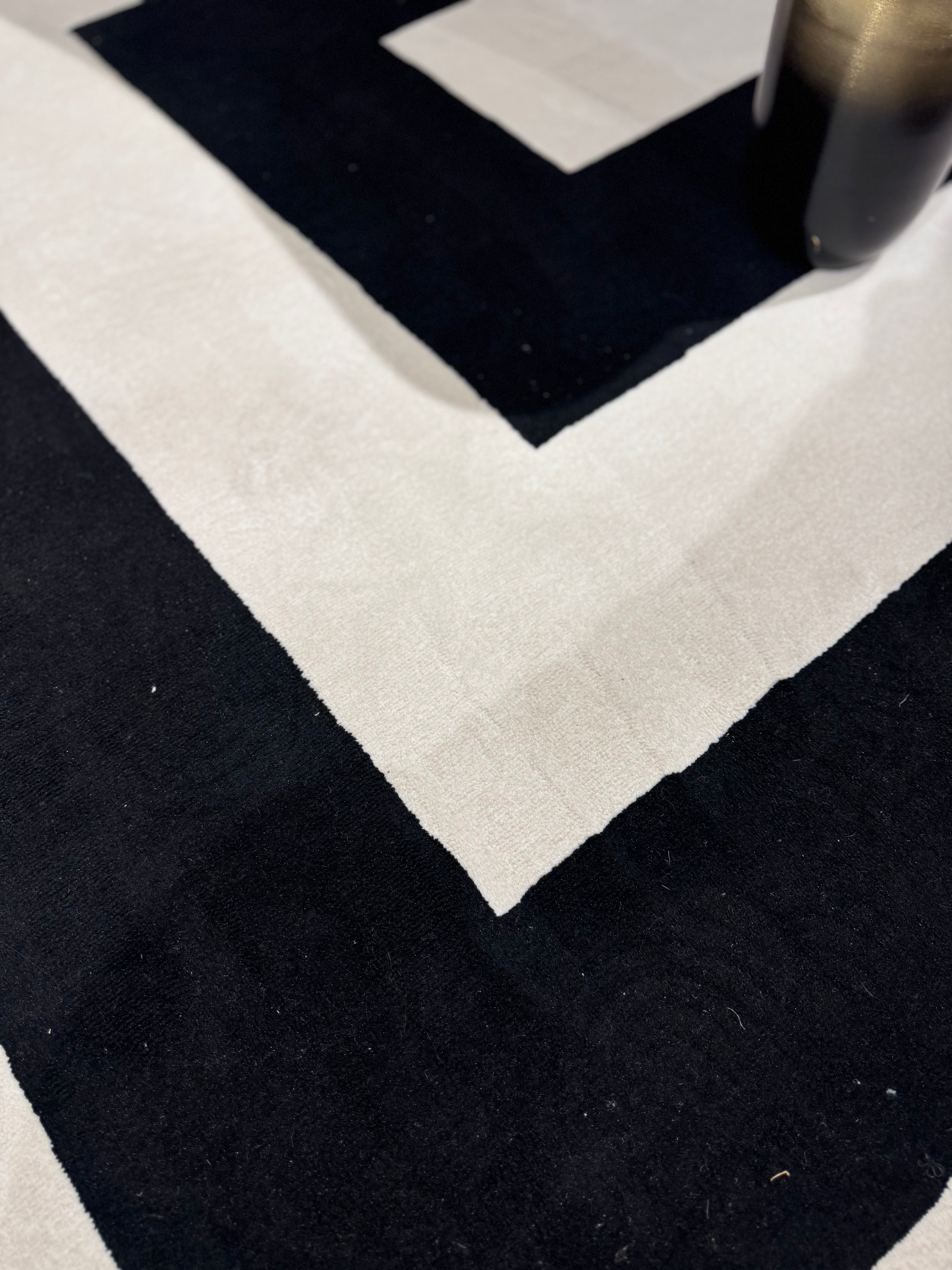 Black & White Geometric Square Area Rug – Soft Texture, Modern Design - Z341A (POL811)