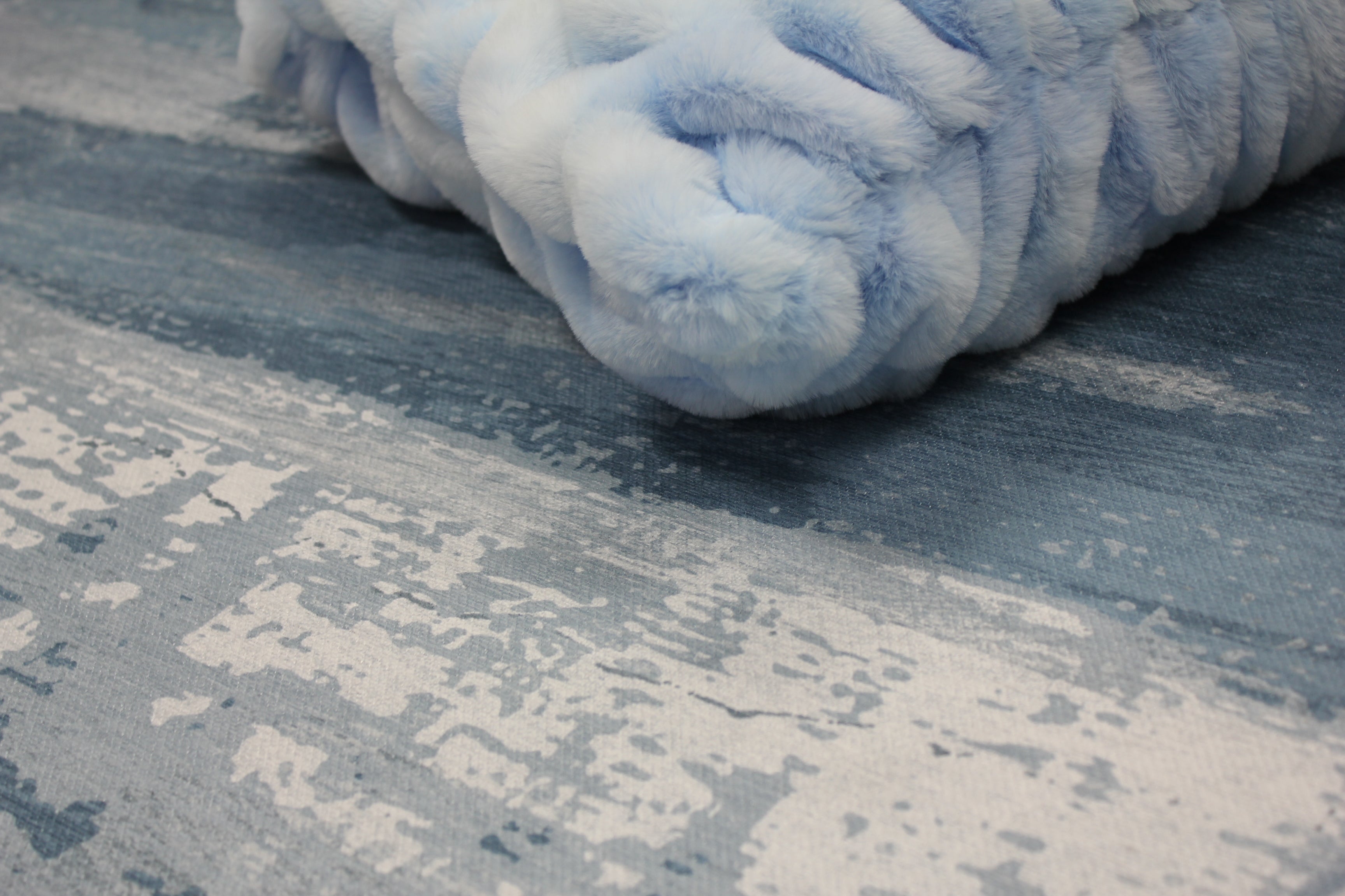 Blue Meadow Comfort Print Art Design Area Rug/ Carpet