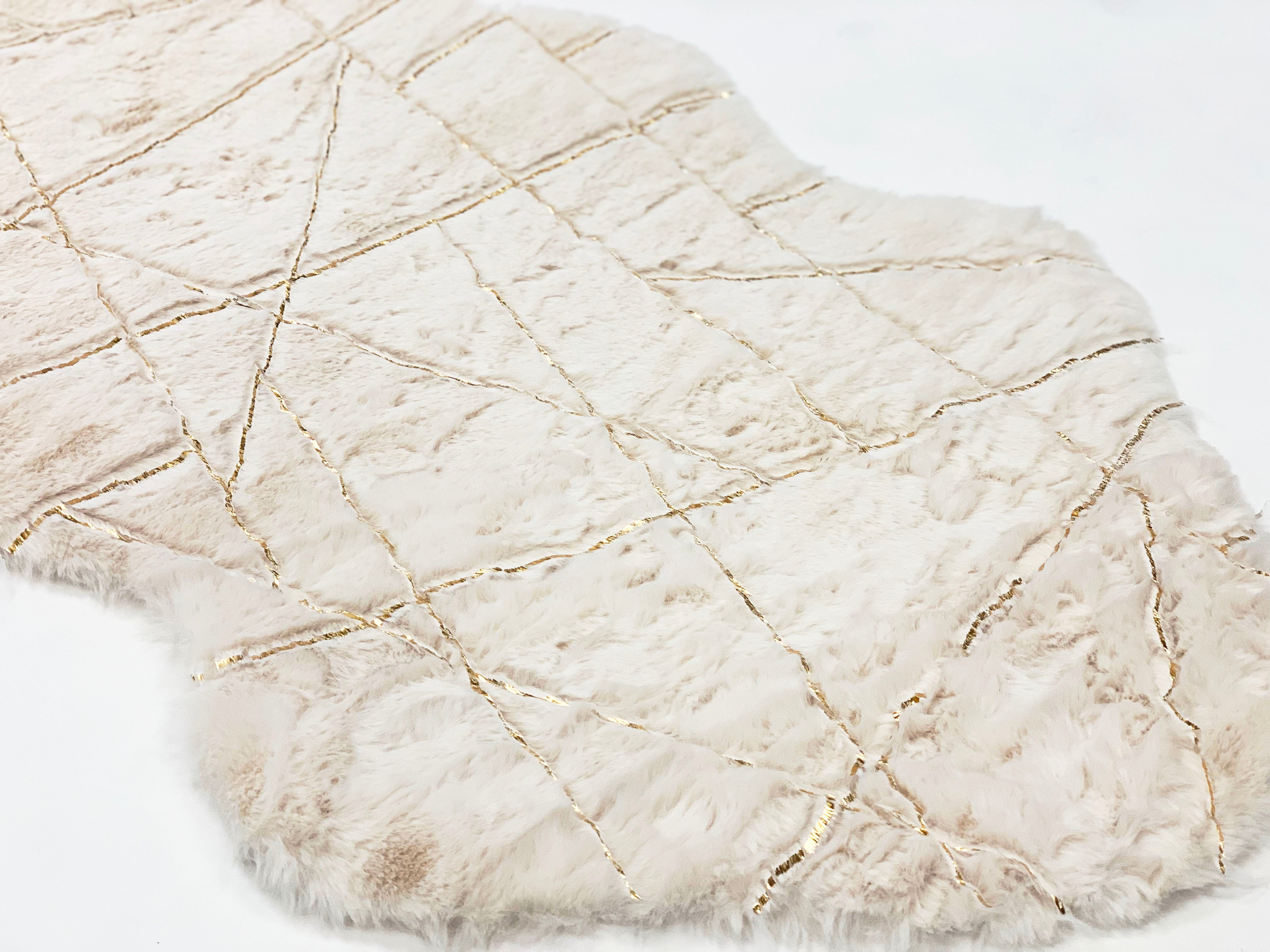 White with Golden Metallic Lines Faux Rabbit Touch Rugs/Carpet