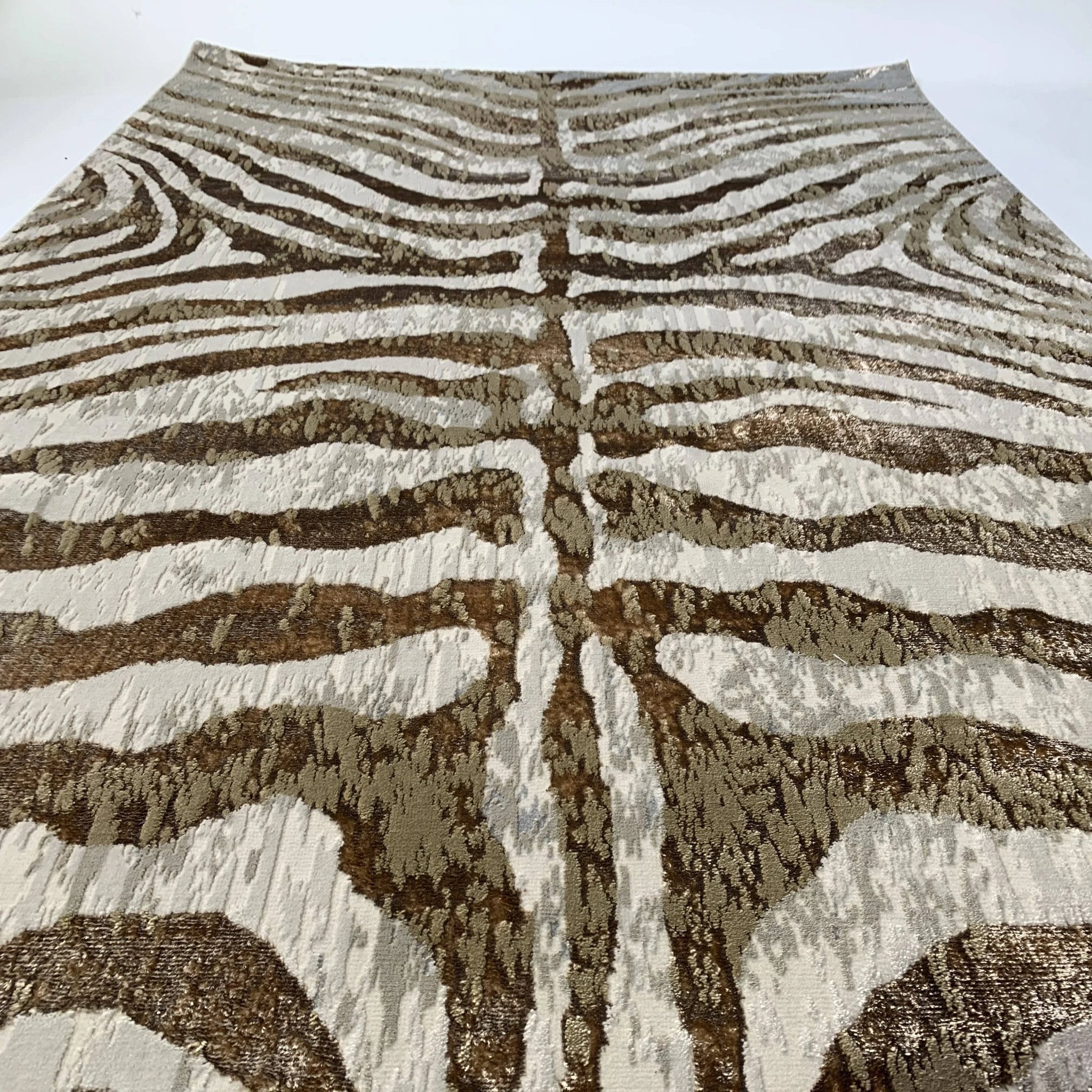 Polyester Gold Viscose Blend Safari Zebra Animal Print Rug/Carpet - Style# Maximus 187 - Color-Changing Flat Weave Rug
