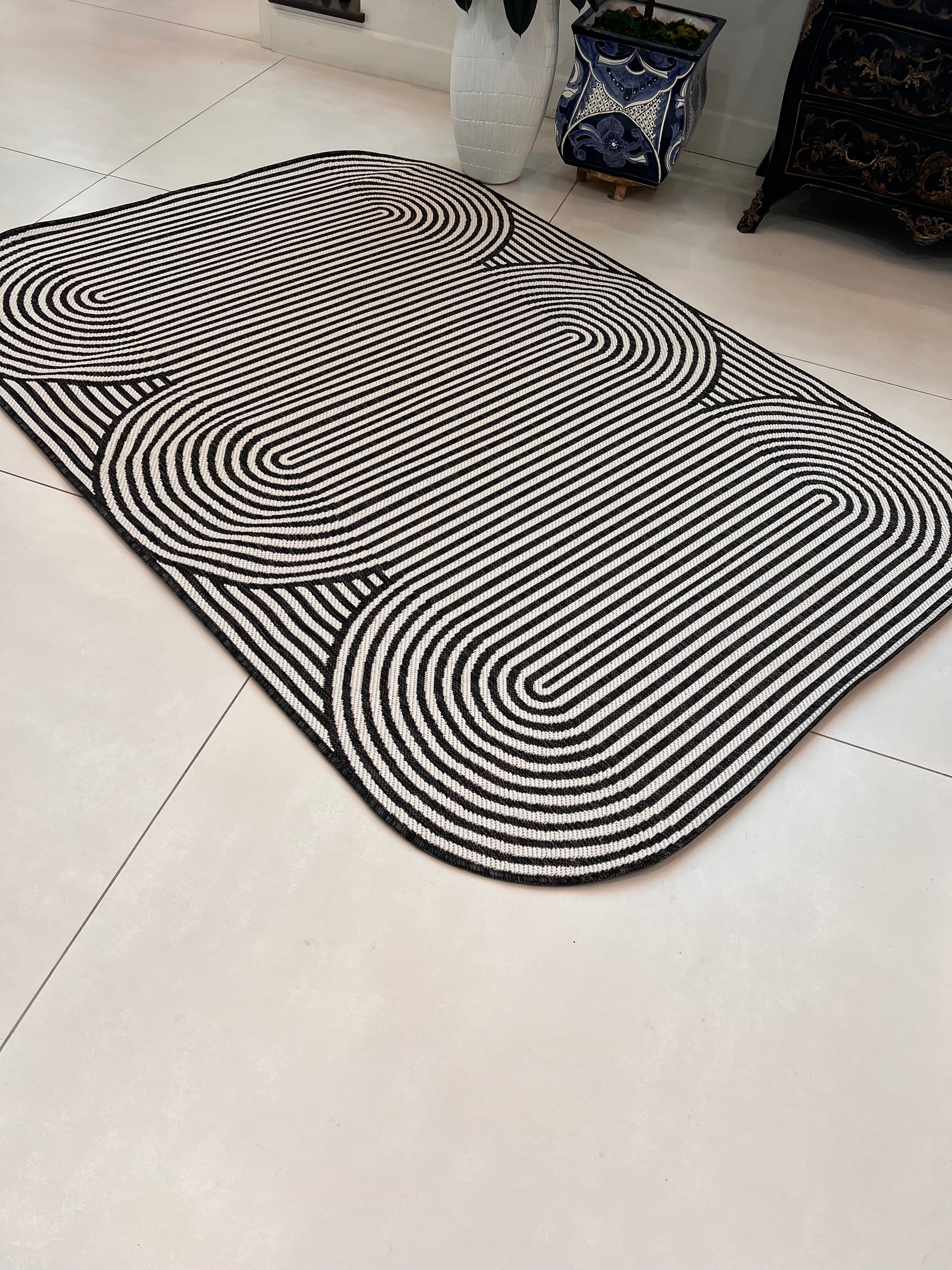 Black & Ivory Geometric Indoor/Outdoor Rug with Organic Live Edge.