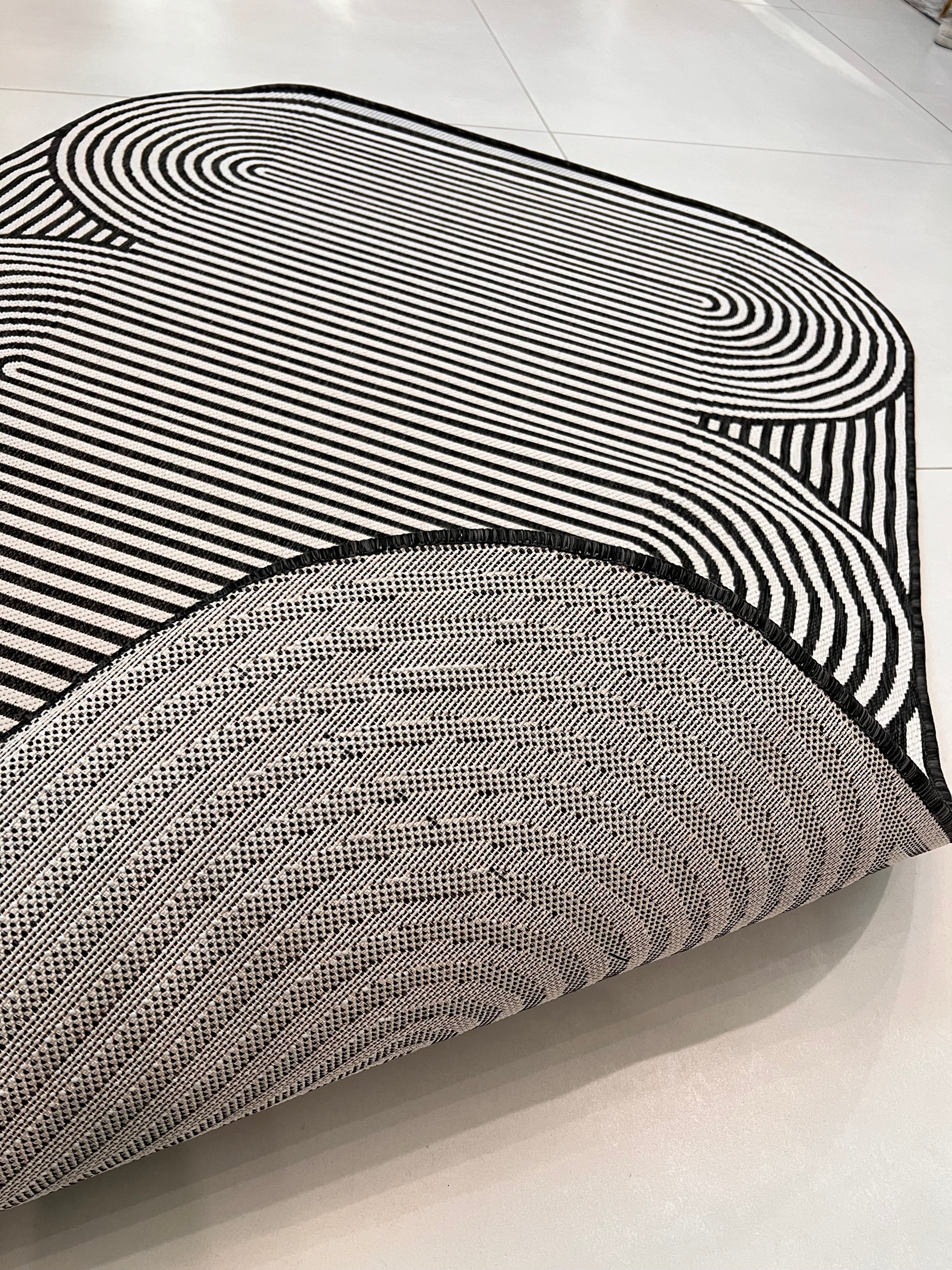 Black & Ivory Geometric Indoor/Outdoor Rug with Organic Live Edge.