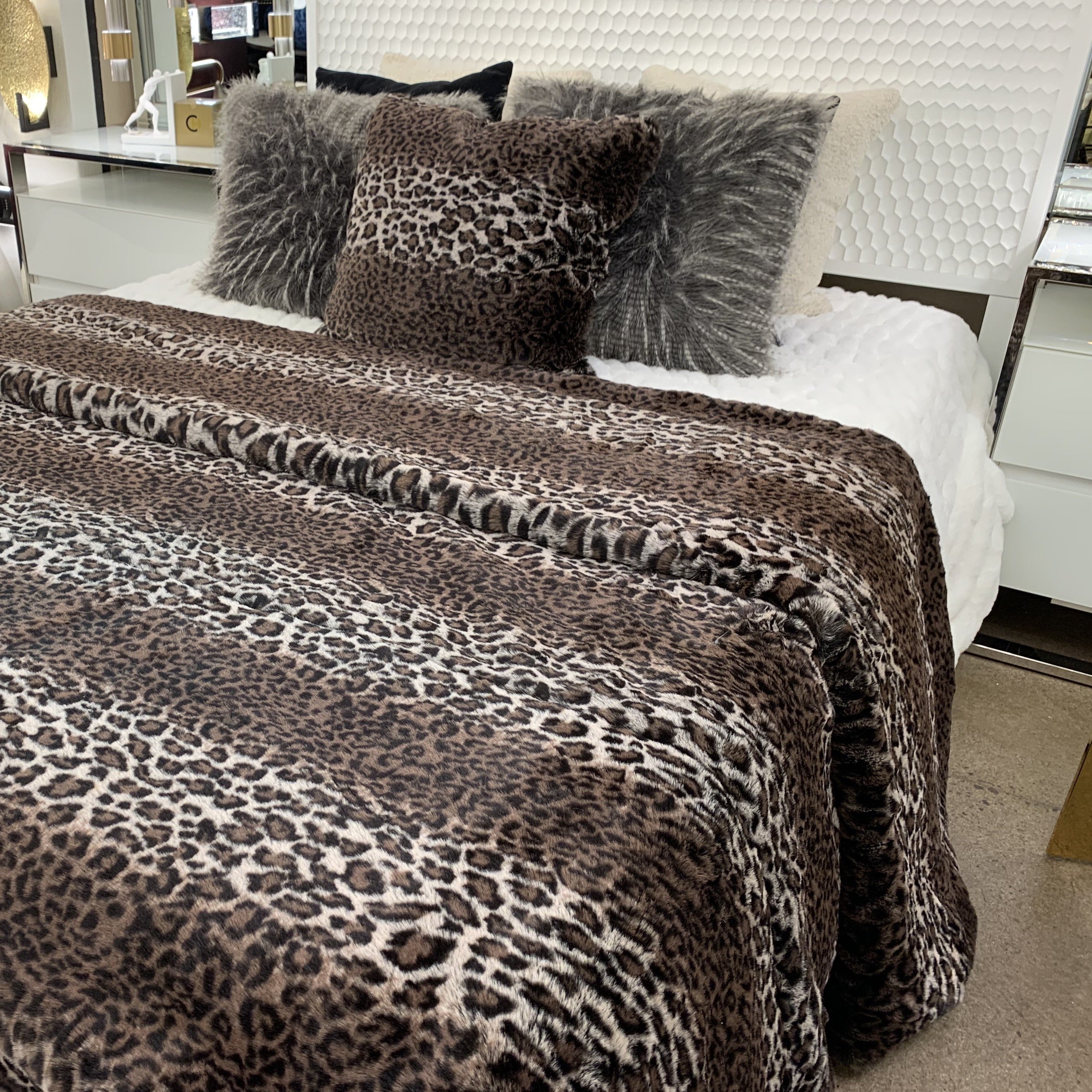 Leopard Cheetah Jaguar Animal Print Cozy Fuzzy Faux Fur Cal King Size Blanket/ Coverlet/ Bedspread/ Coverlet