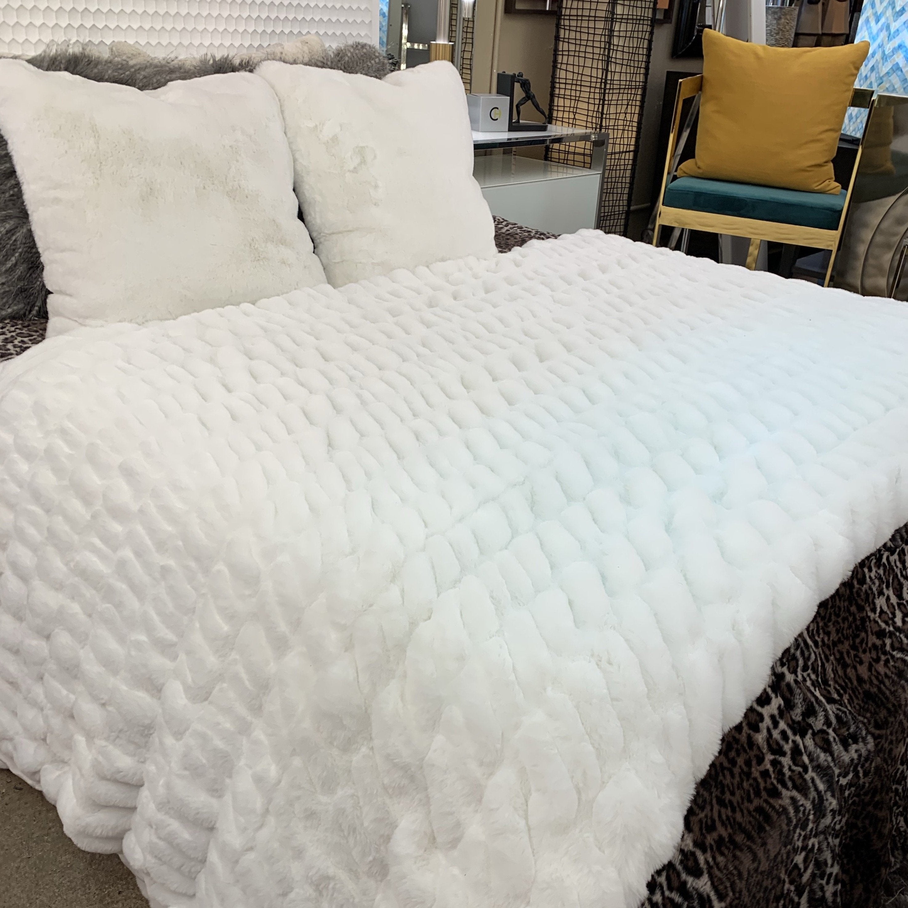 Braided Look Fluffy Soft Faux Fur Gray White Throw/ Quilt/ Blanket/ Coverlet/ Bedspread/ Bedcover/ Comforter