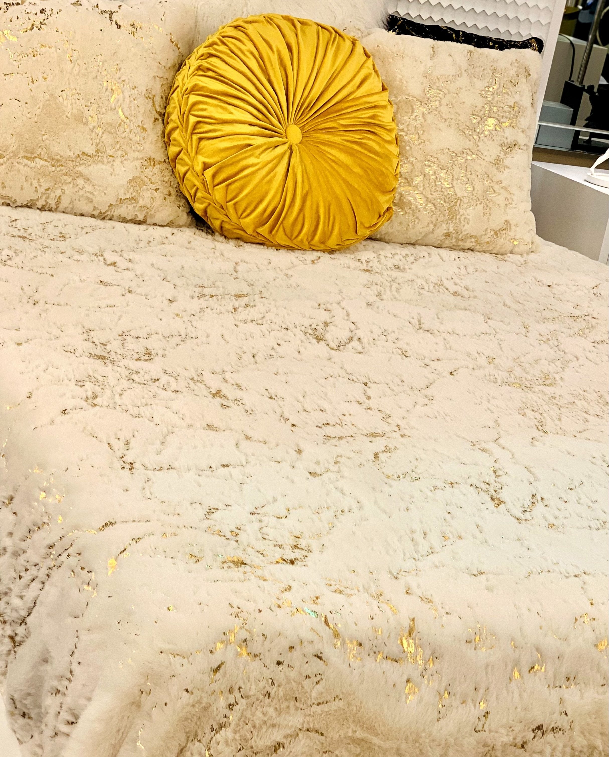 Golden/Silver Metallic Faux Fur  Soft / Coverlet/Quilt Cal King/Eastern King