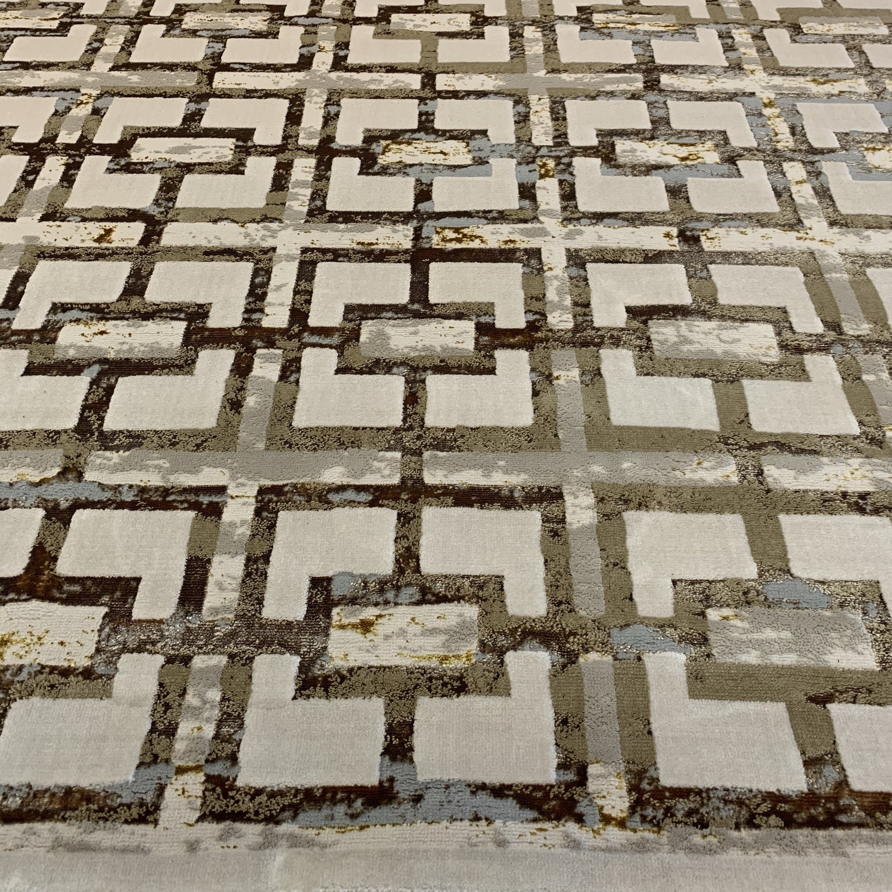 Polyester Gold Viscose Blend Geometric Design Print Rug/Carpet - Style# Maximus 200 - Color-Changing Flat Weave Rug