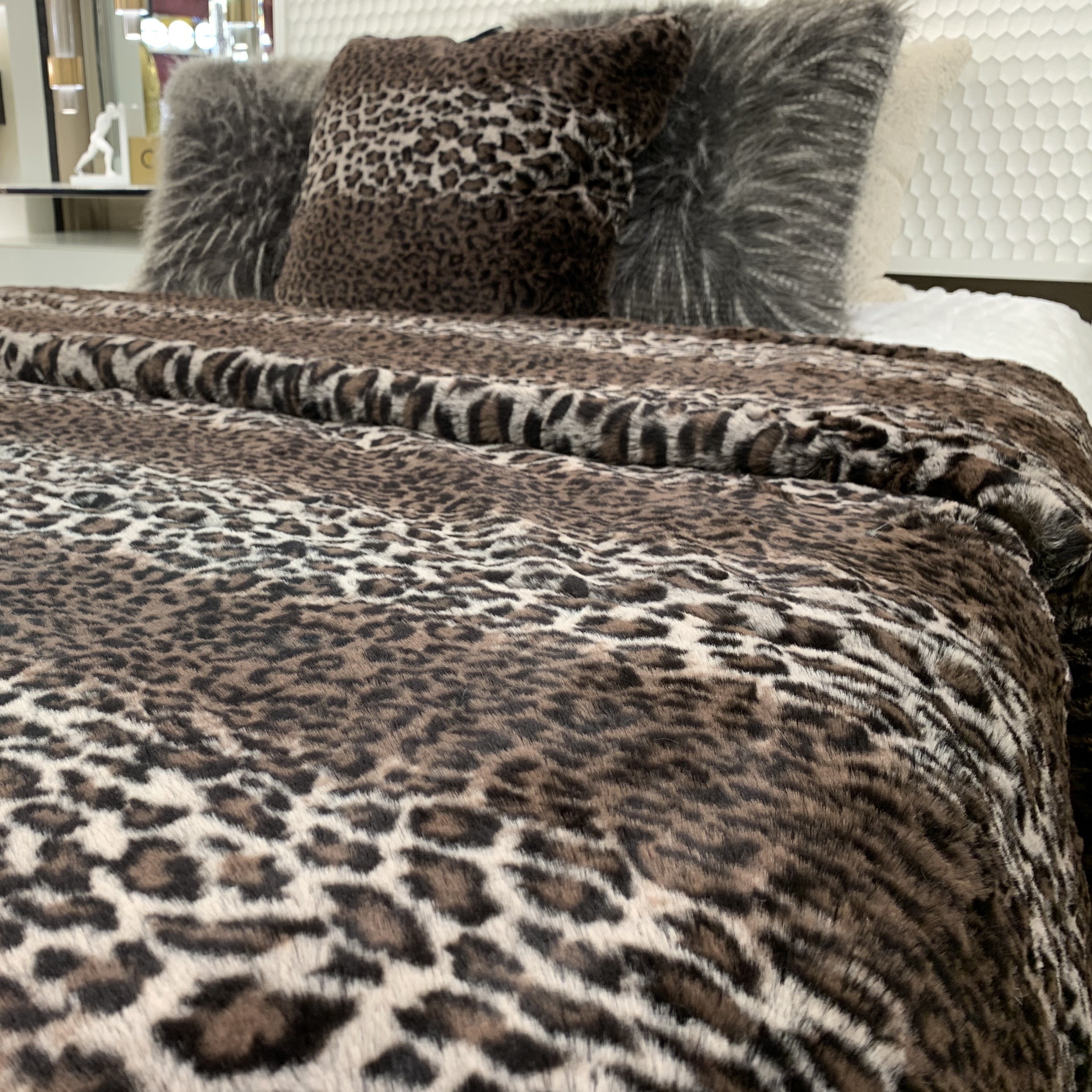 Leopard Cheetah Jaguar Animal Print Cozy Fuzzy Faux Fur Cal King Size Blanket/ Coverlet/ Bedspread/ Coverlet