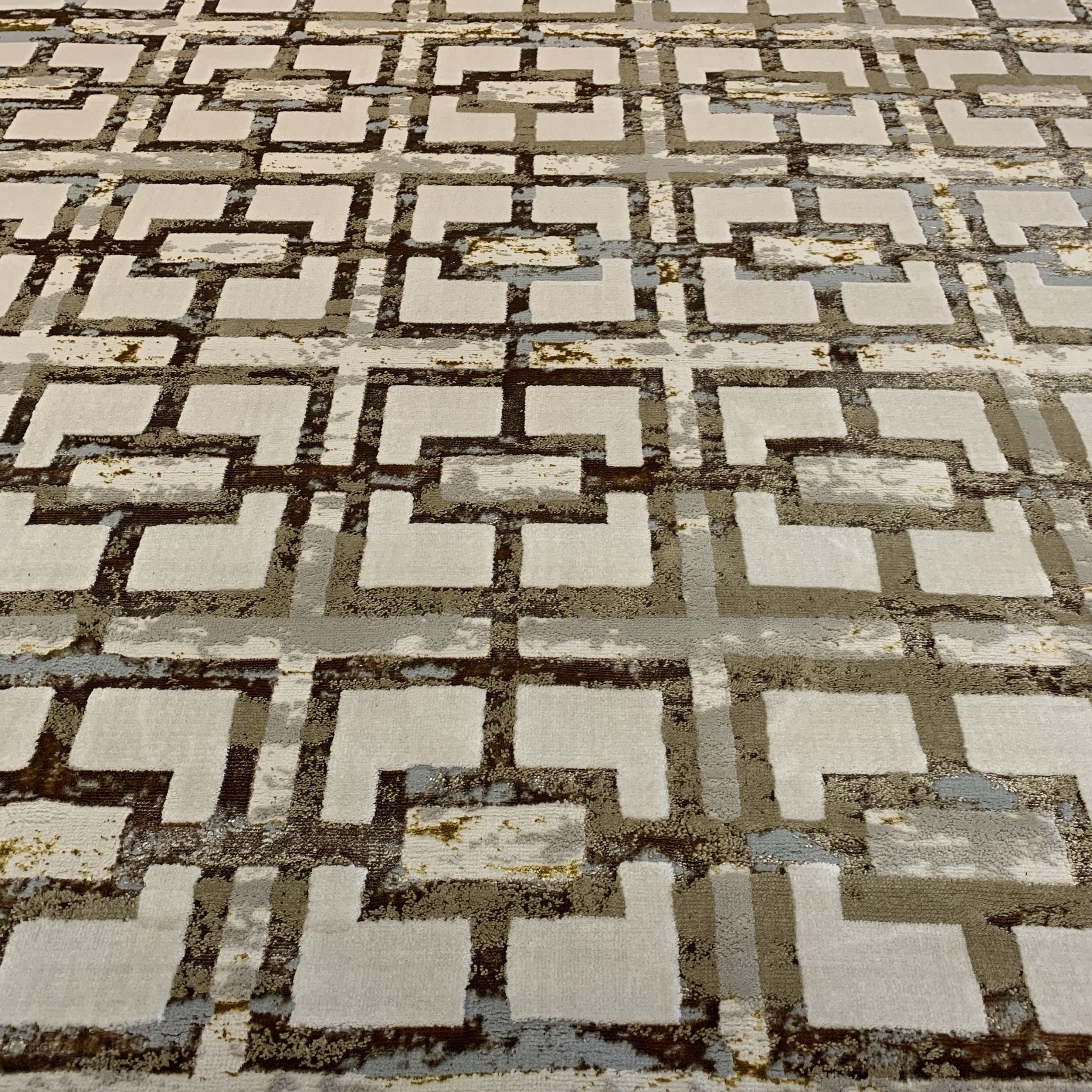 Polyester Gold Viscose Blend Geometric Design Print Rug/Carpet - Style# Maximus 200 - Color-Changing Flat Weave Rug