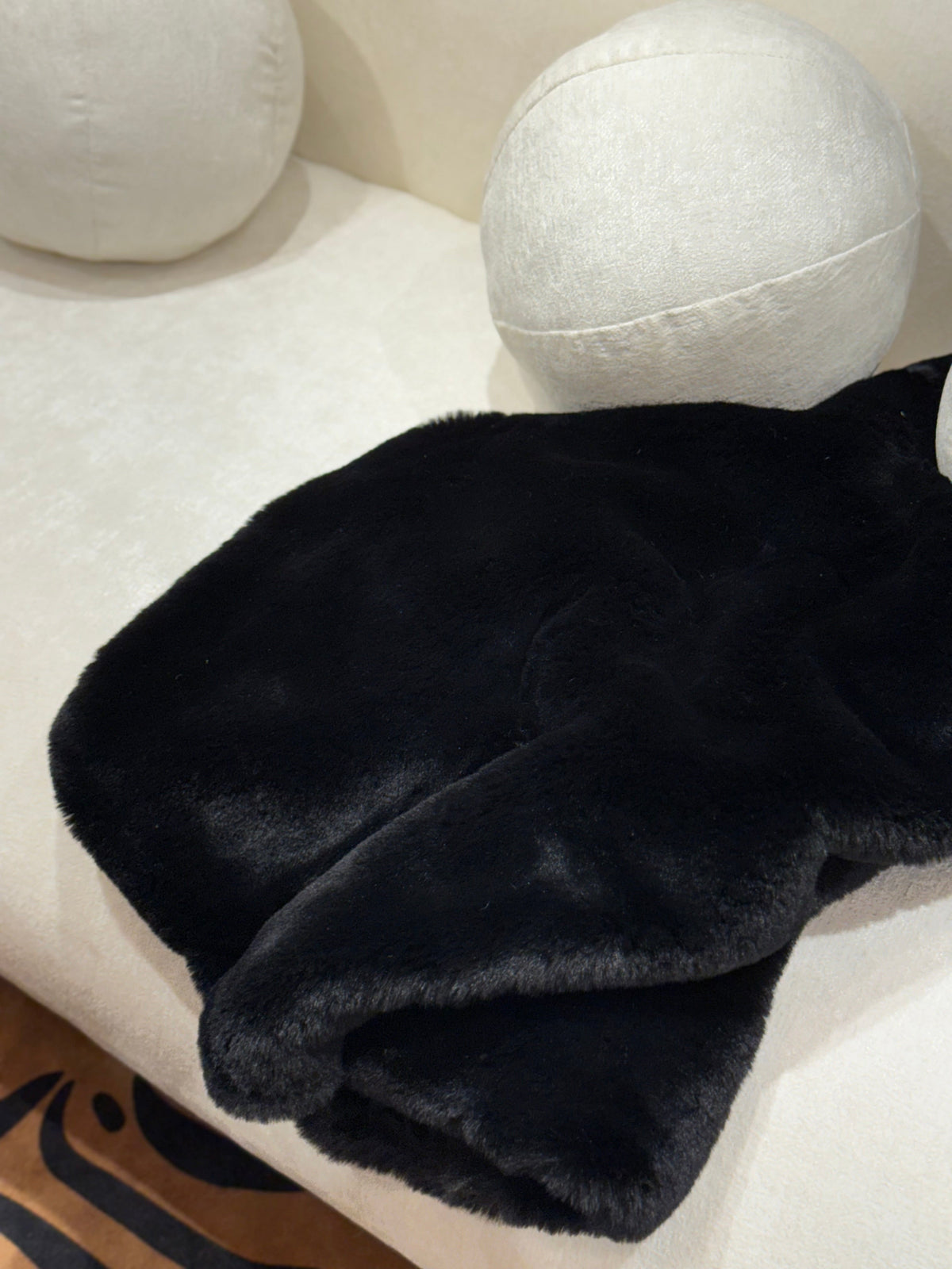 Black Chinchilla Faux Fur Throw Blanket, Ultra-Soft Plush