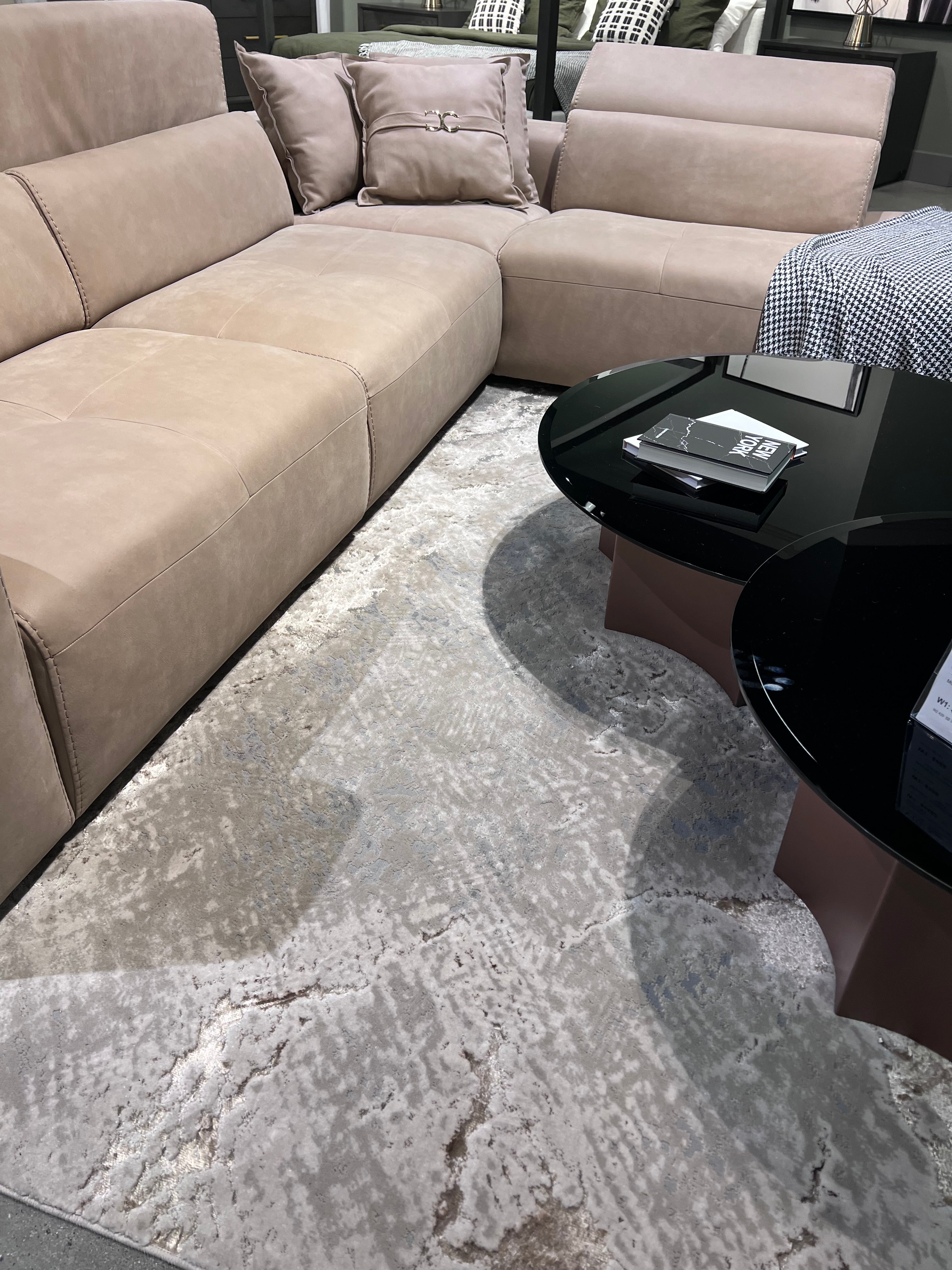 Polyester Gray/Silver Shiny Viscose Blend Abstract Design Rug/Carpet - Style# Maximus 232 - Color-Changing Flat Weave Rug