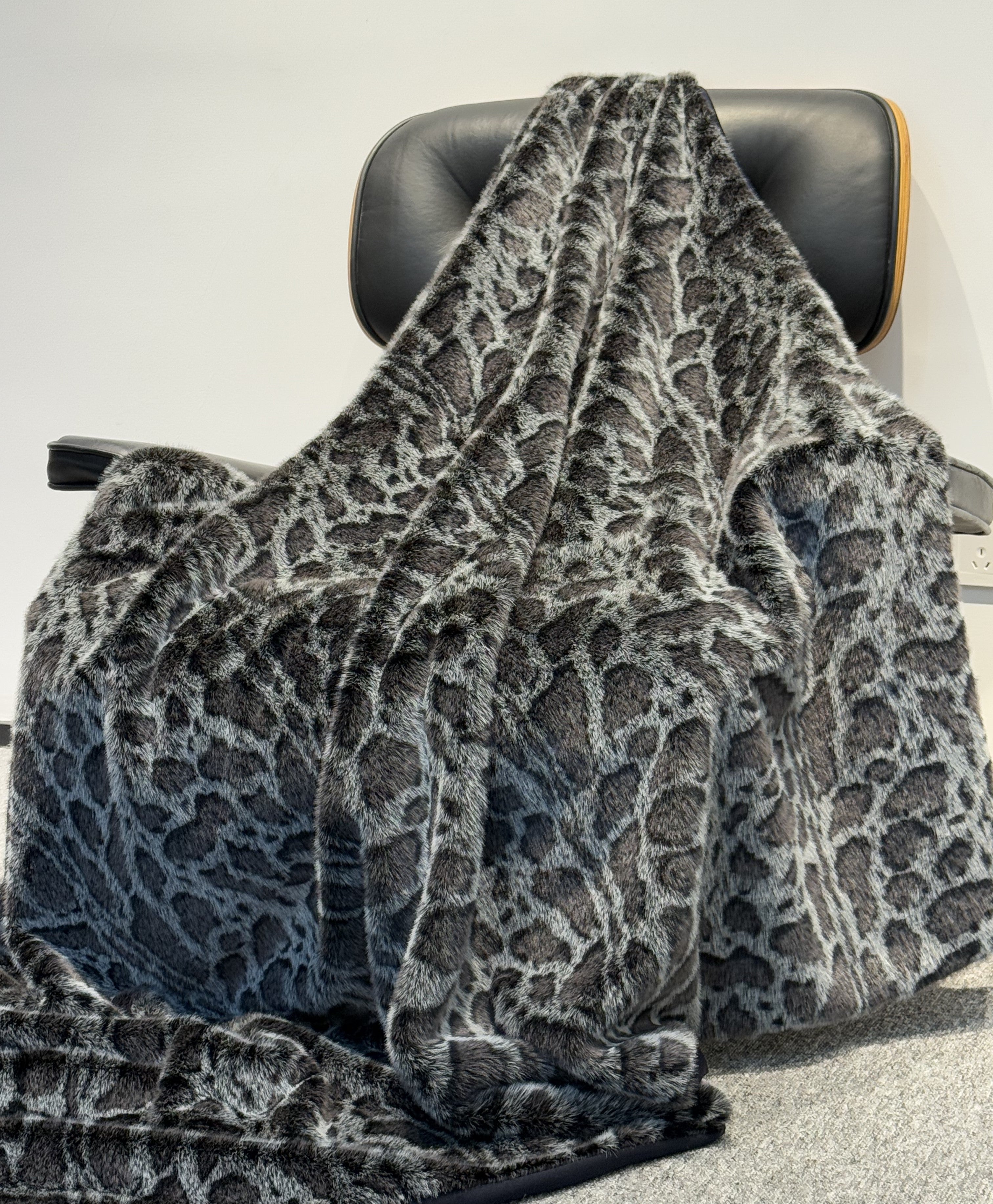 Luxury Soft Warm Faux Mink Throw Blanket - MINKO 12 Black Leopard