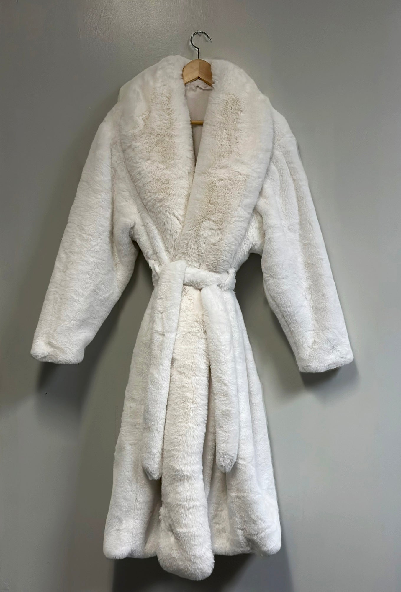 Faux Fur Luxury Long Sleeve Robe / Coat Off White