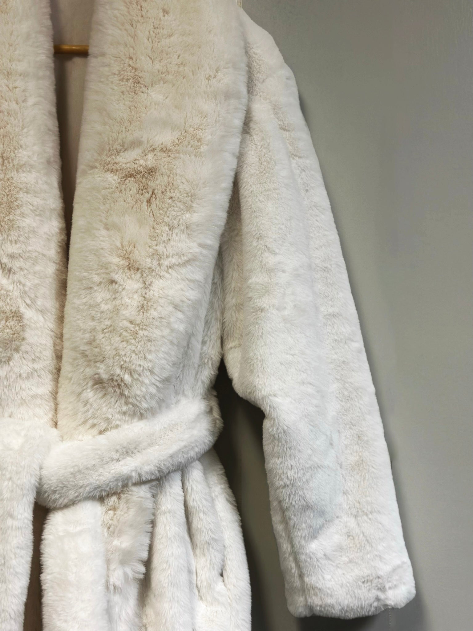 Faux Fur Luxury Long Sleeve Robe / Coat Off White
